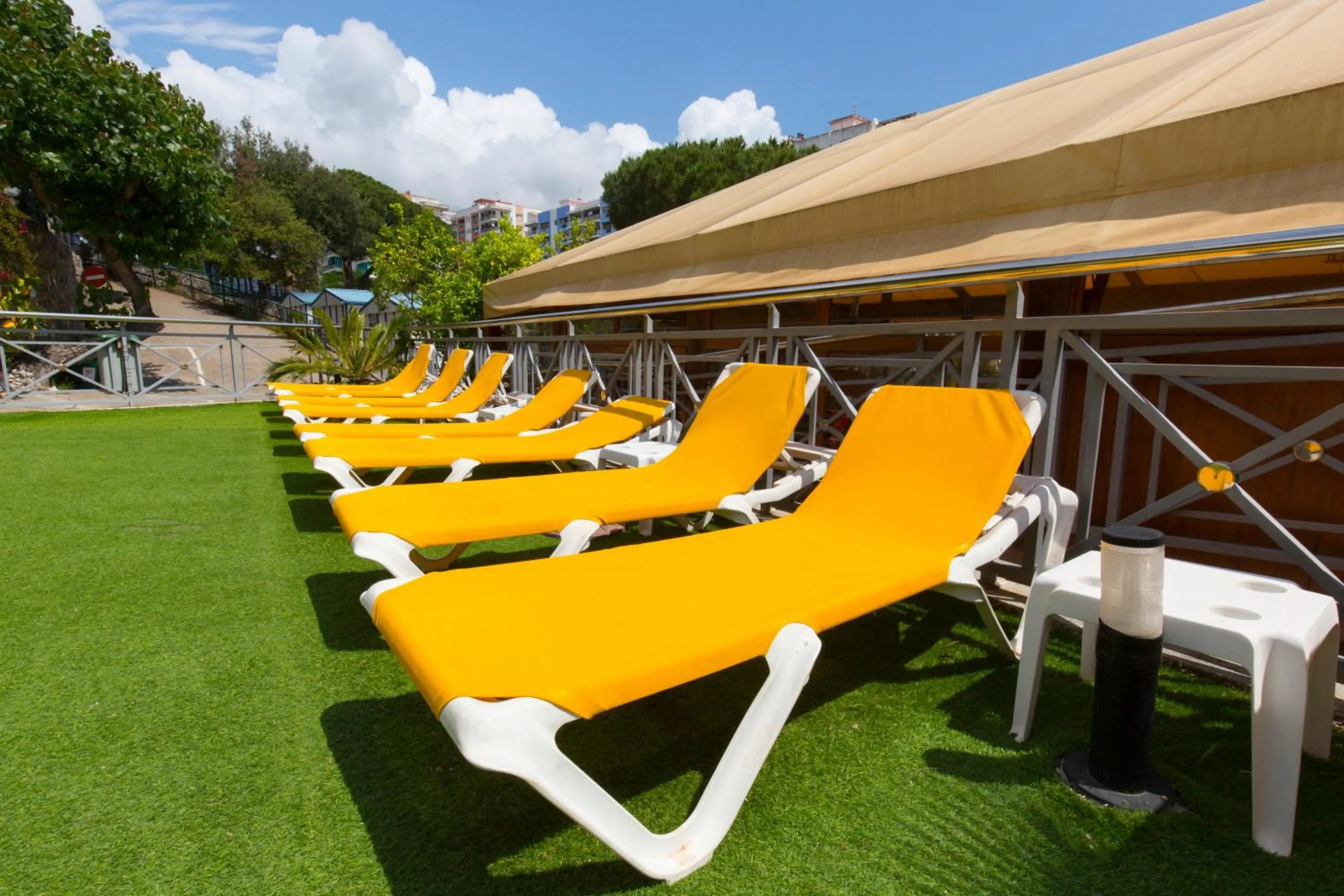 Camping Bungalows El Far