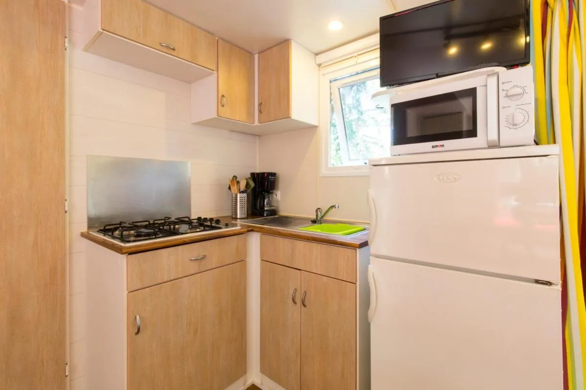 Kitchen or kitchenette in Camping Bungalows El Far