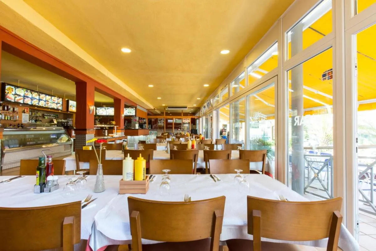 Camping Bungalows El Far