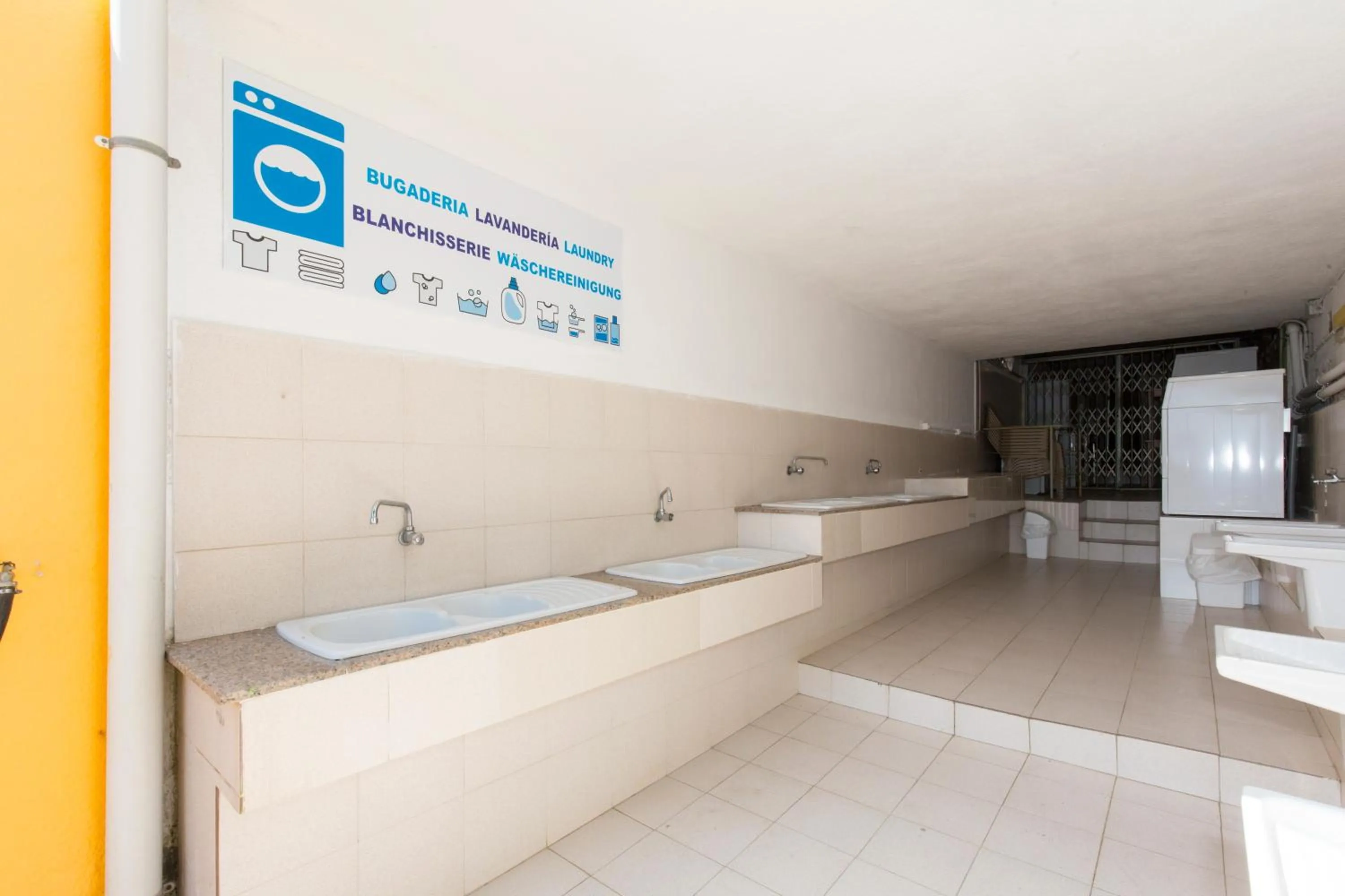 Camping Bungalows El Far