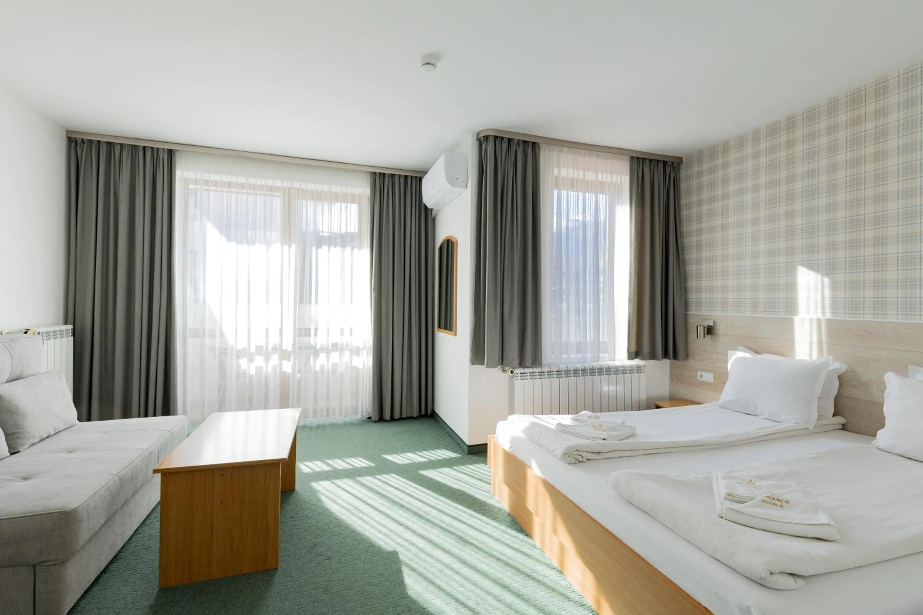 Photo of the whole room, Bed in Hotel Iceberg Bansko