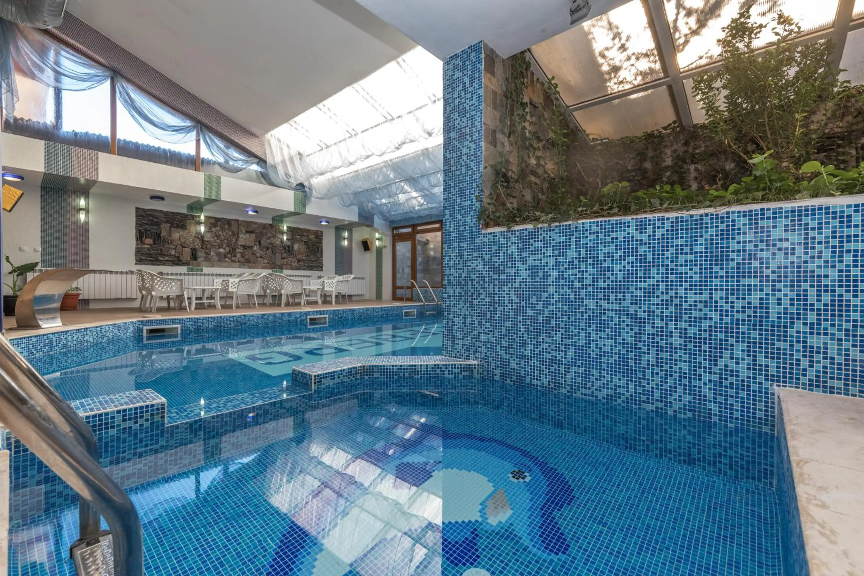 Swimming pool in Hotel Iceberg Bansko