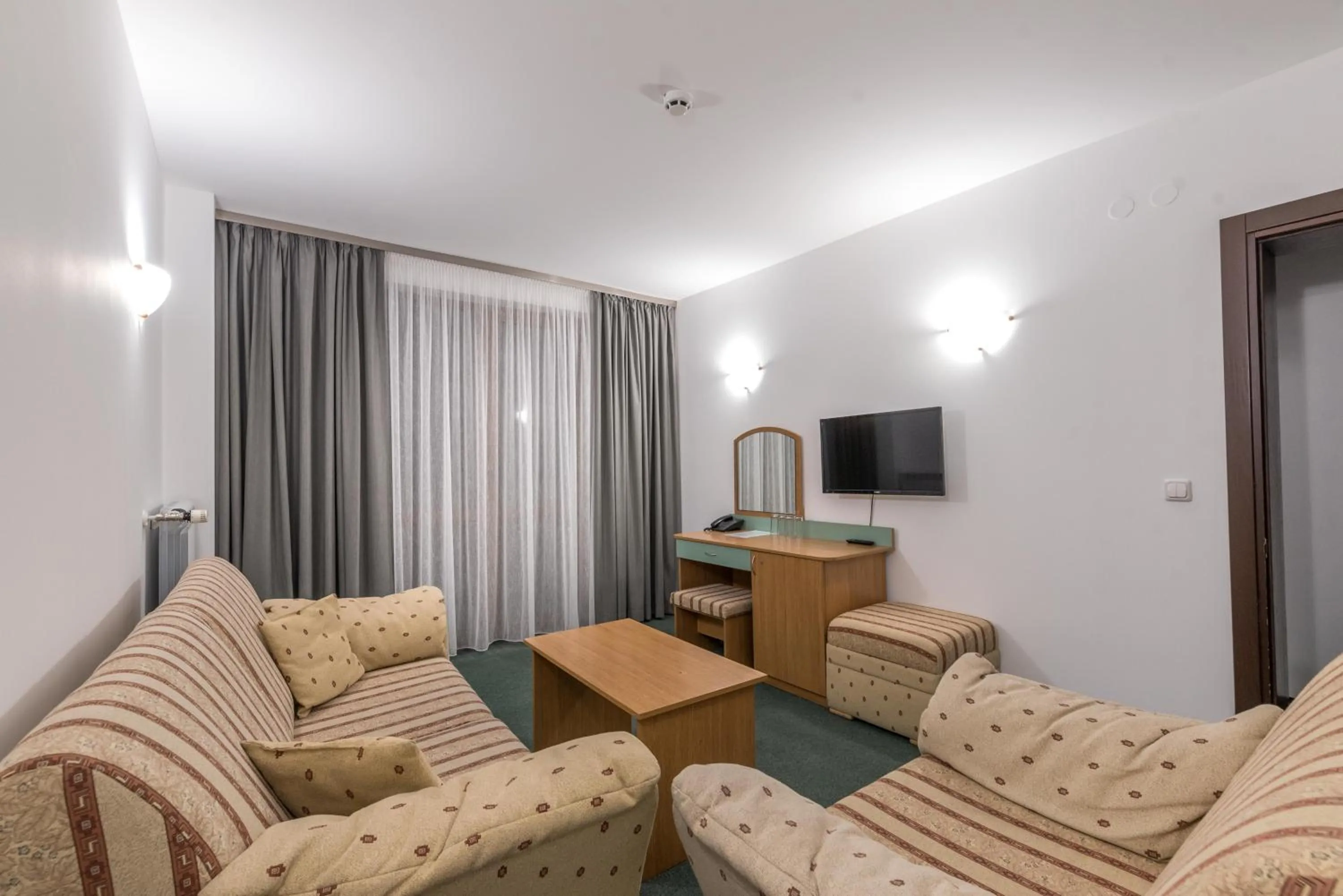 Communal lounge/ TV room in Hotel Iceberg Bansko