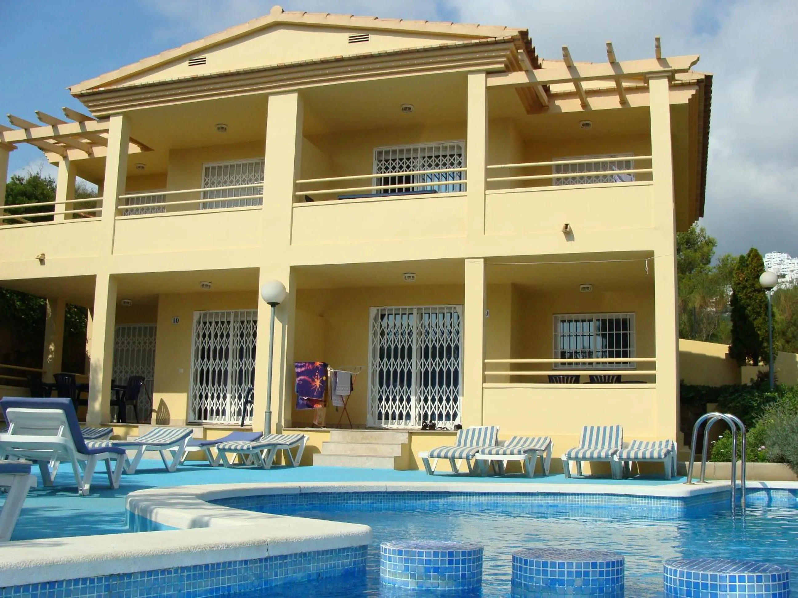 Facade/entrance in Alpen1 Mercuri