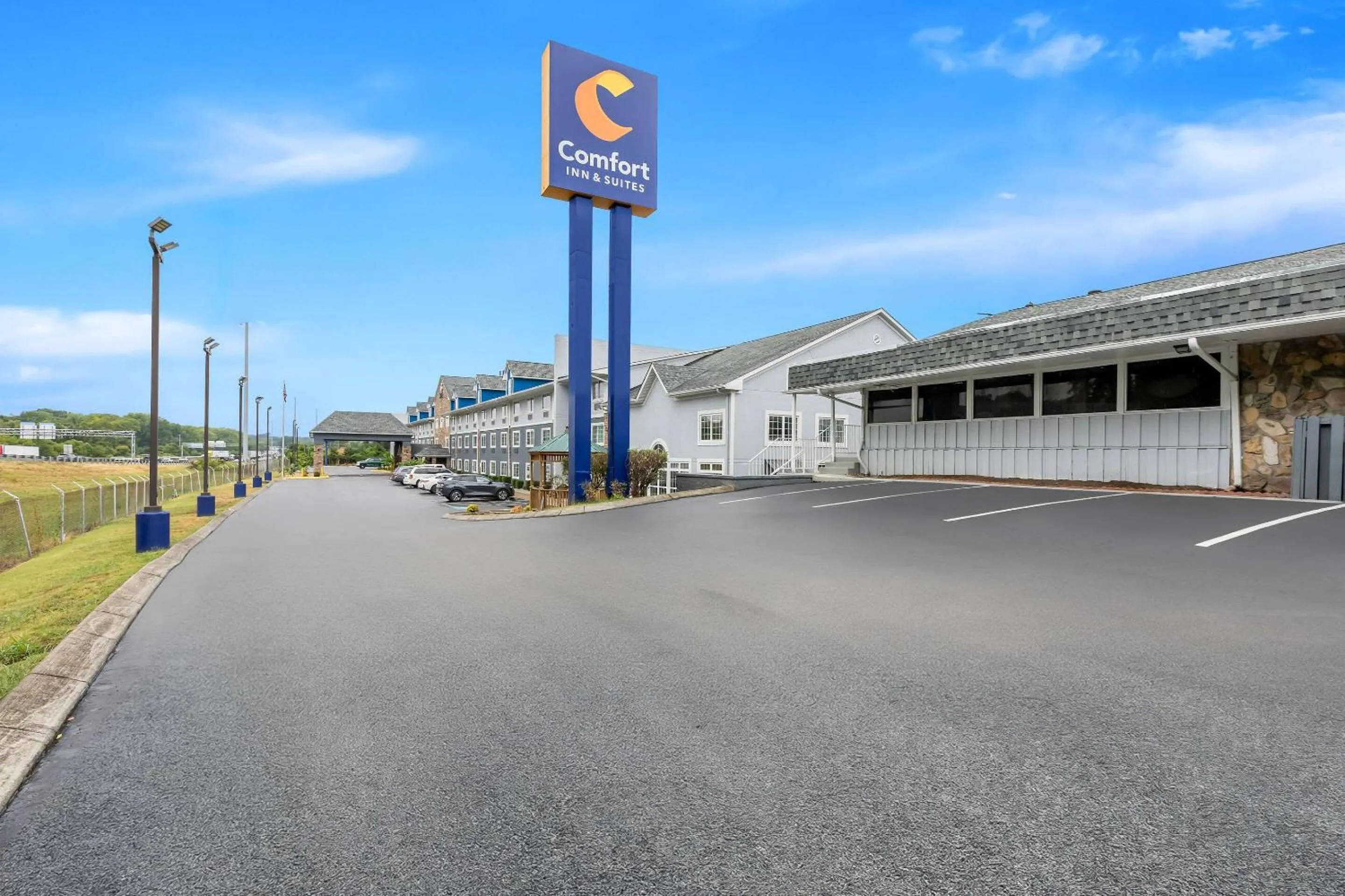 Property building in Comfort Inn & Suites Nashville Near Tanger Outlets I-24 Antioch