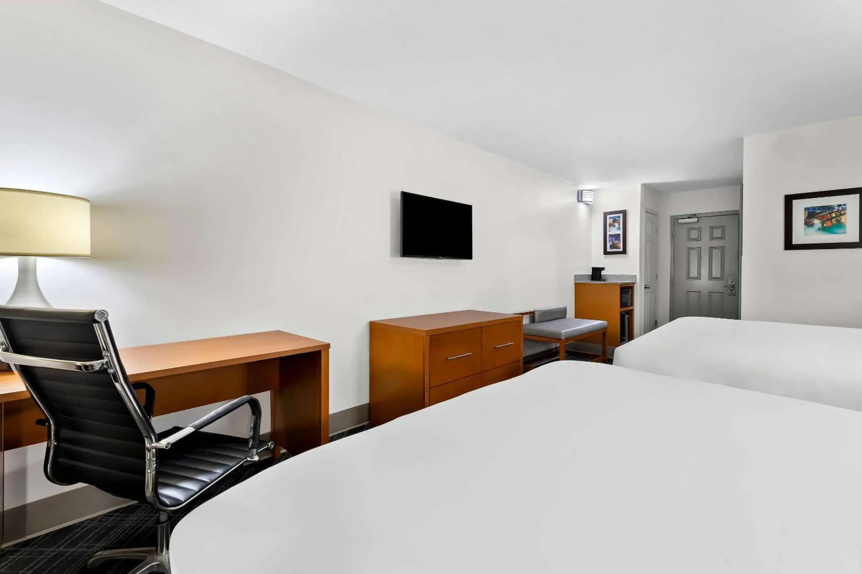 Bedroom, Bed in Comfort Inn & Suites Nashville Near Tanger Outlets I-24 Antioch Bedroom, Bed in Comfort Inn & Suites Nashville Near Tanger Outlets I-24 Antioch