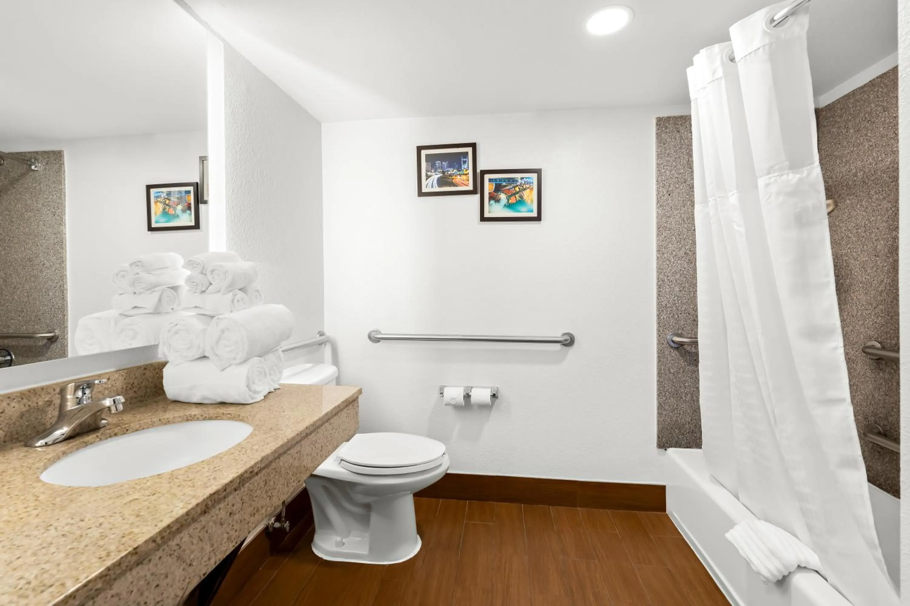 Bathroom in Comfort Inn & Suites Nashville Near Tanger Outlets I-24 Antioch