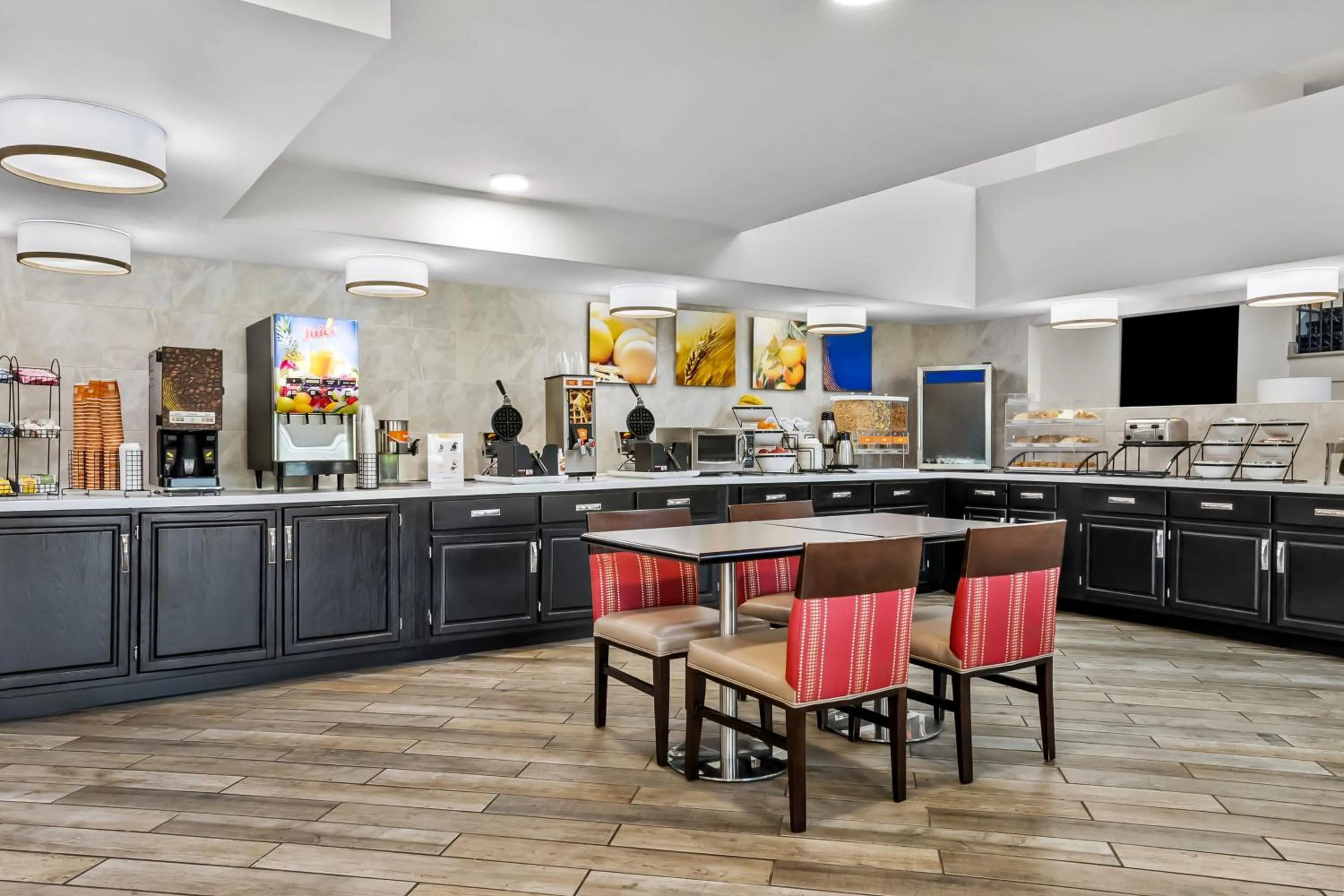 Breakfast in Comfort Inn & Suites Nashville Near Tanger Outlets I-24 Antioch