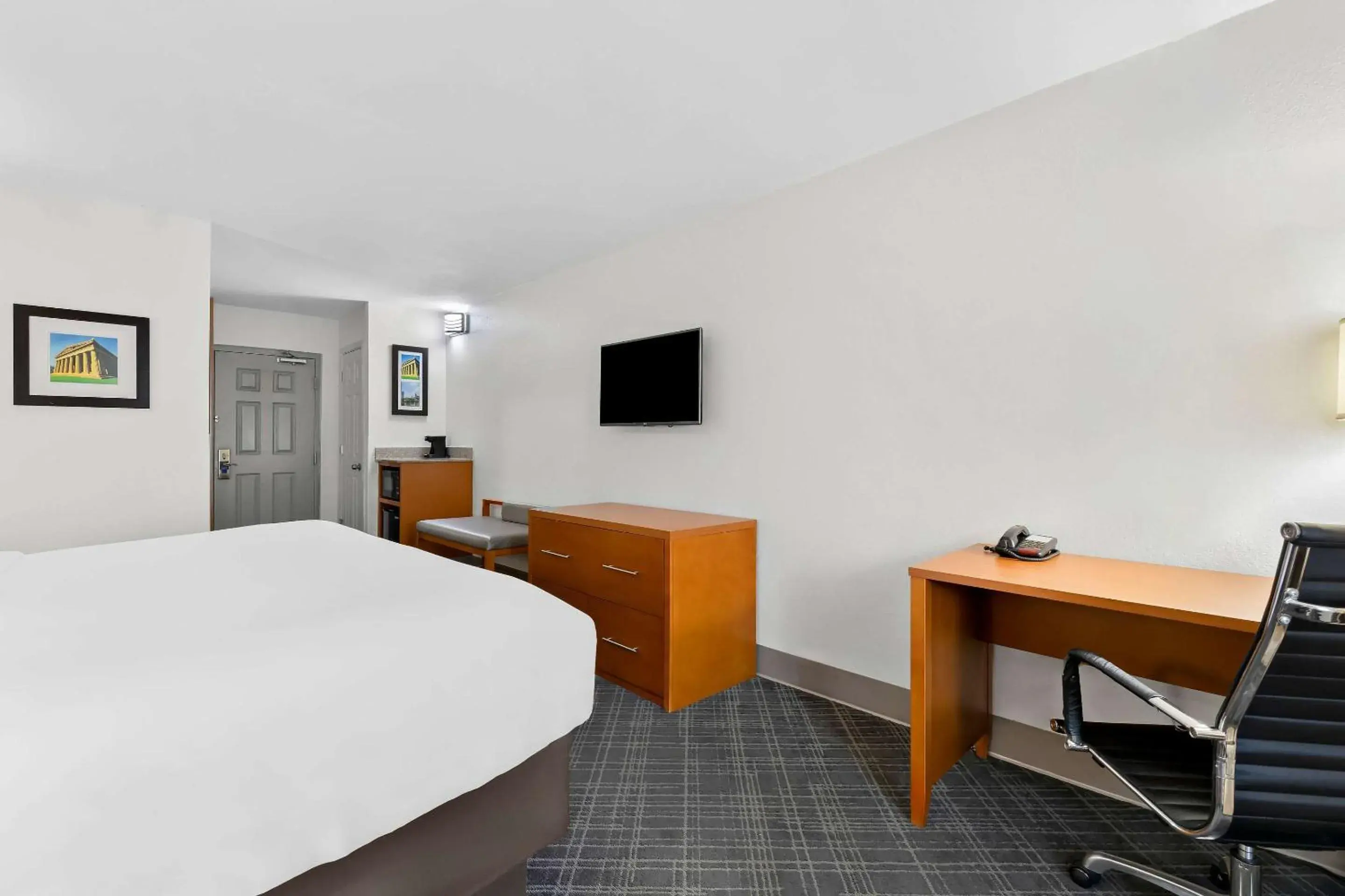 Bedroom, Bed in Comfort Inn & Suites Nashville Near Tanger Outlets I-24 Antioch Bedroom, Bed in Comfort Inn & Suites Nashville Near Tanger Outlets I-24 Antioch