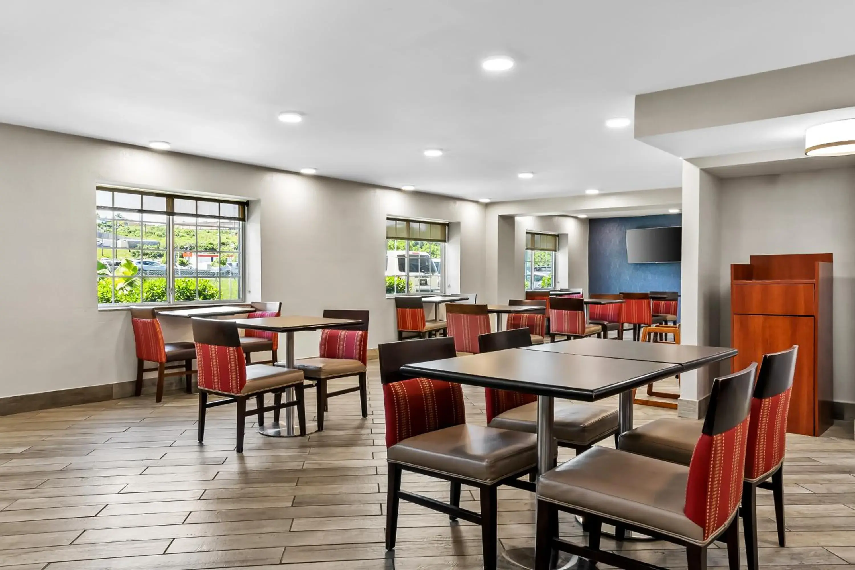 Breakfast in Comfort Inn & Suites Nashville Near Tanger Outlets I-24 Antioch Breakfast in Comfort Inn & Suites Nashville Near Tanger Outlets I-24 Antioch