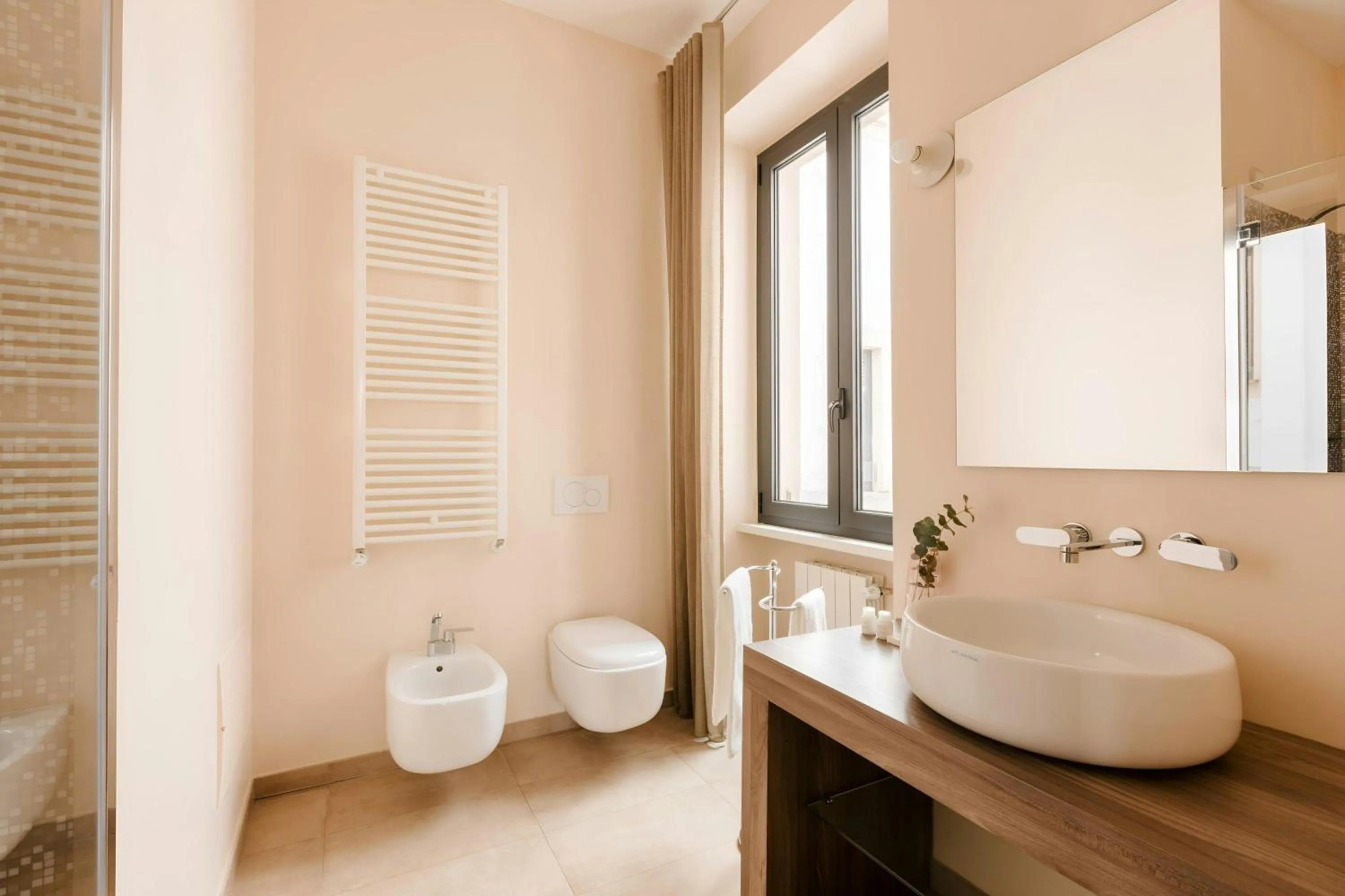 Bathroom in Piazza Barberini, Sonder Apartment by Marriott Bonvoy
