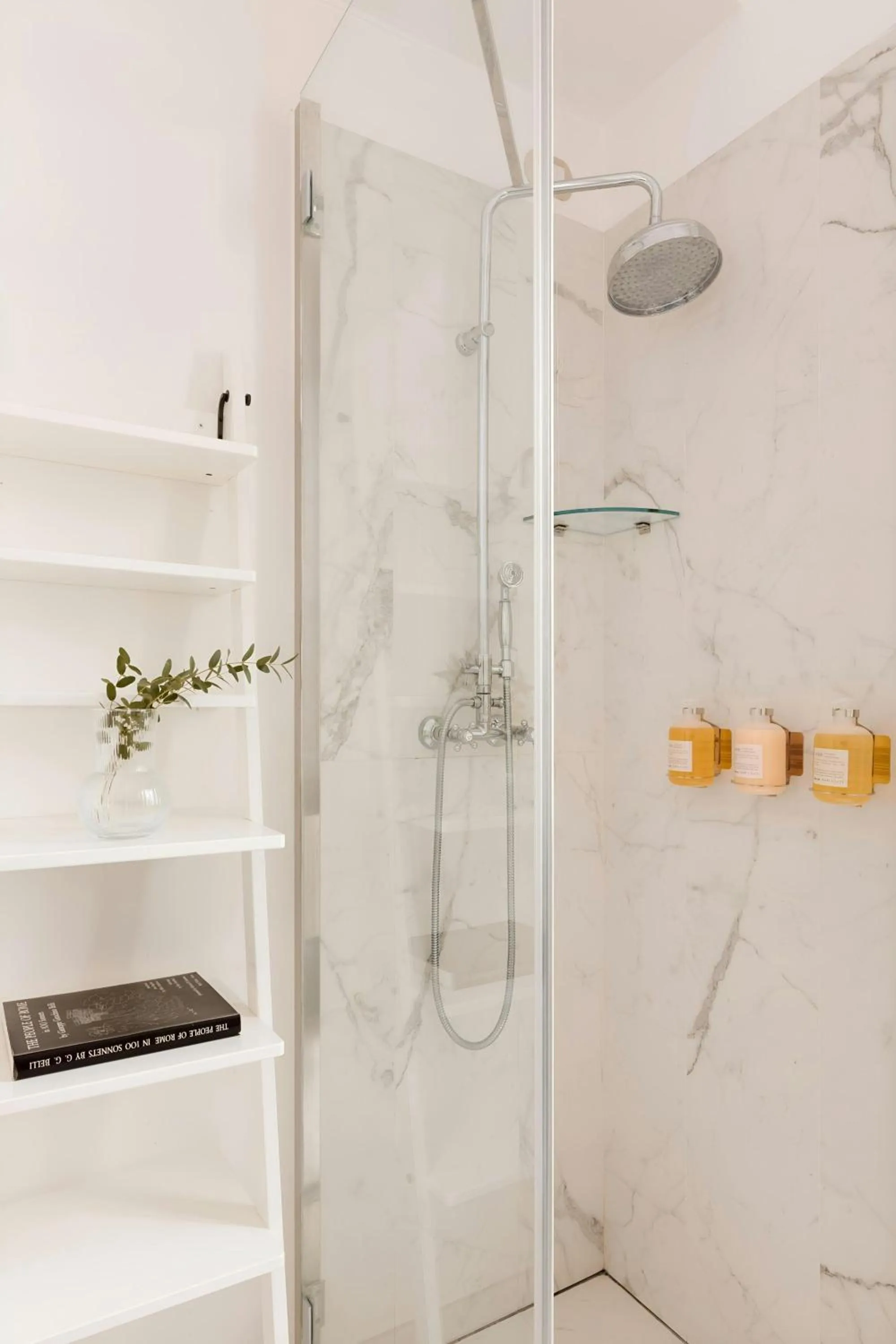 Bathroom in Piazza Barberini, Sonder Apartment by Marriott Bonvoy