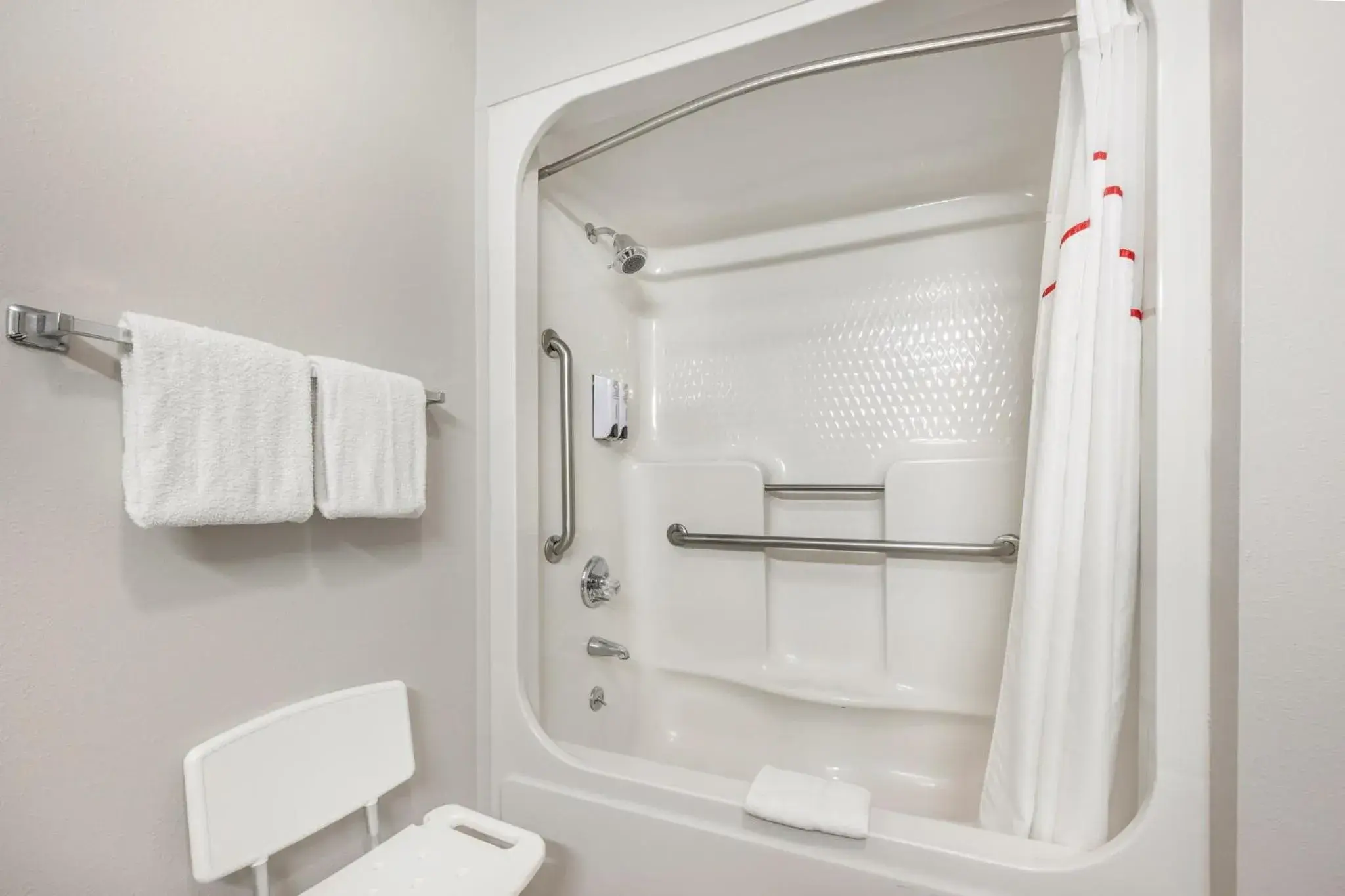 Bathroom in Red Roof Inn Paducah Bathroom in Red Roof Inn Paducah