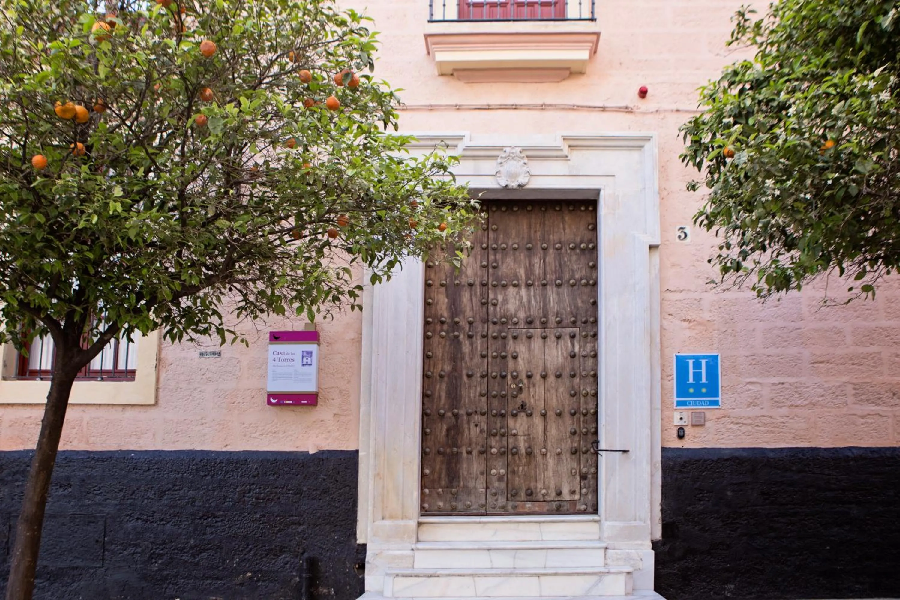 Facade/entrance in Hotel Casa de las Cuatro Torres