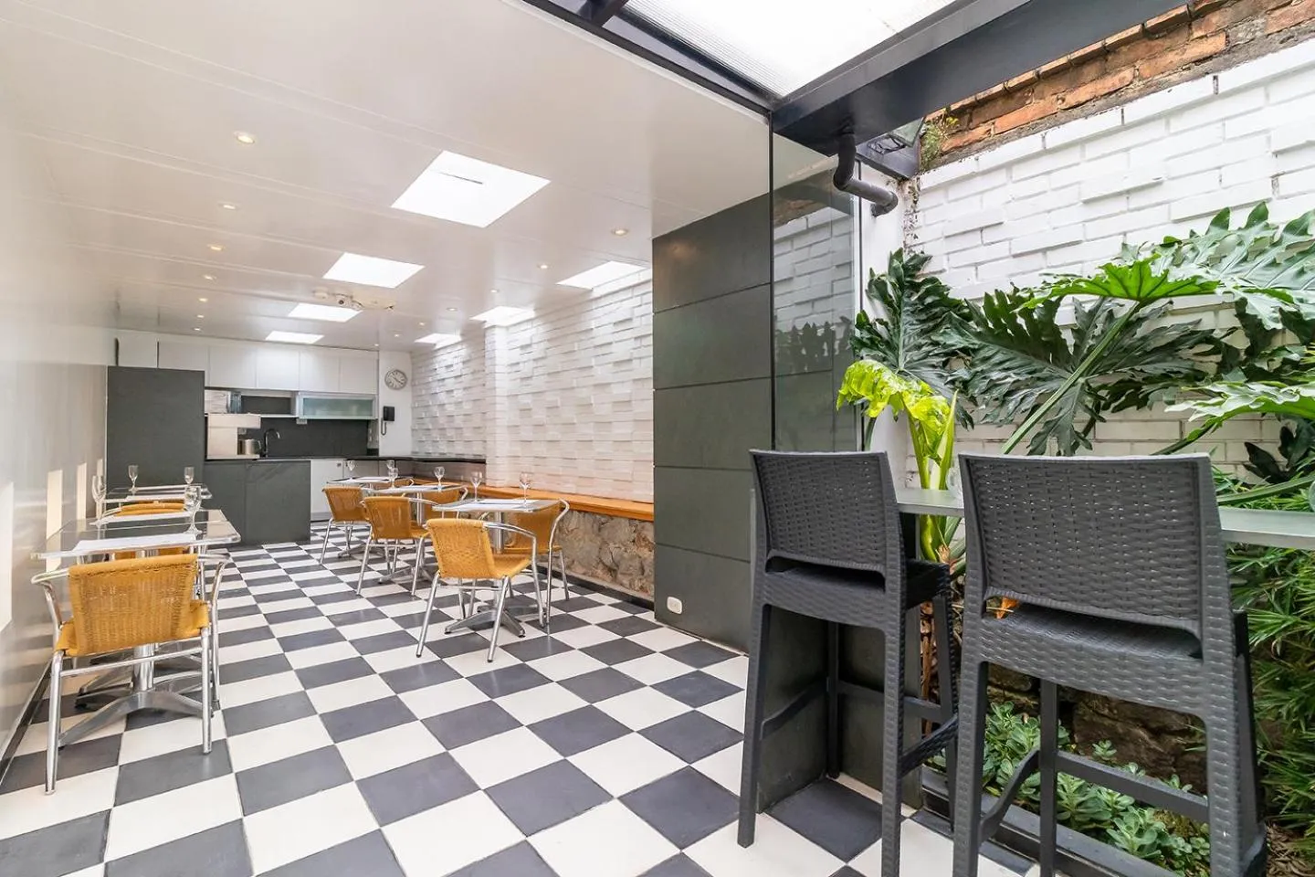 Restaurant/places to eat in Hotel Abitare 56