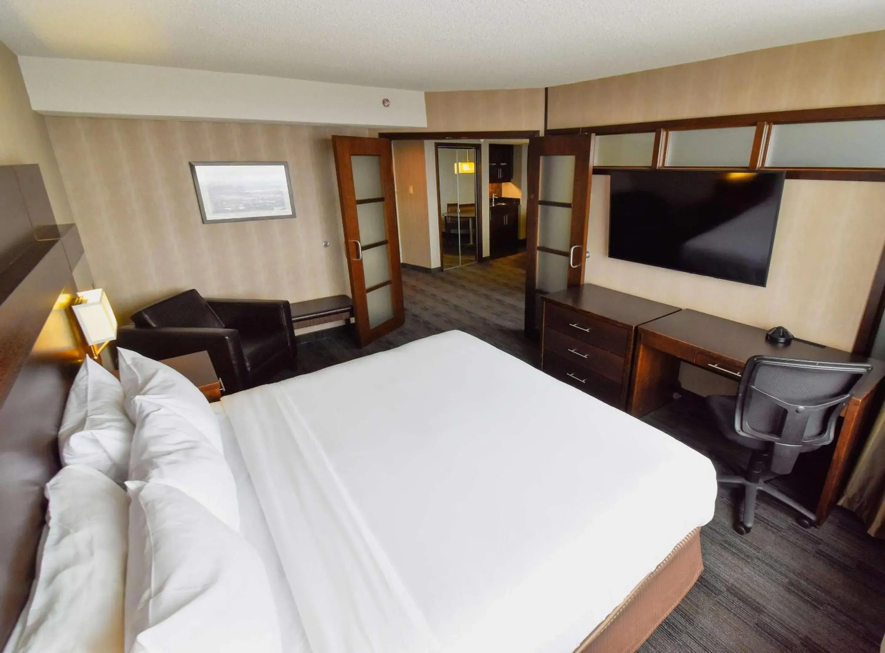 Bedroom, Bed in Radisson Hotel Winnipeg Downtown Bedroom, Bed in Radisson Hotel Winnipeg Downtown