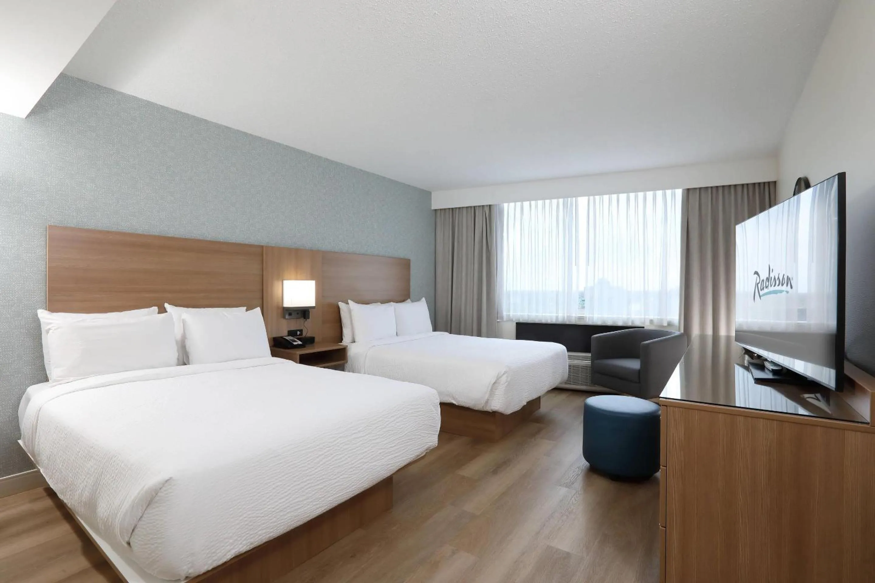 Bedroom, Bed in Radisson Hotel Winnipeg Downtown