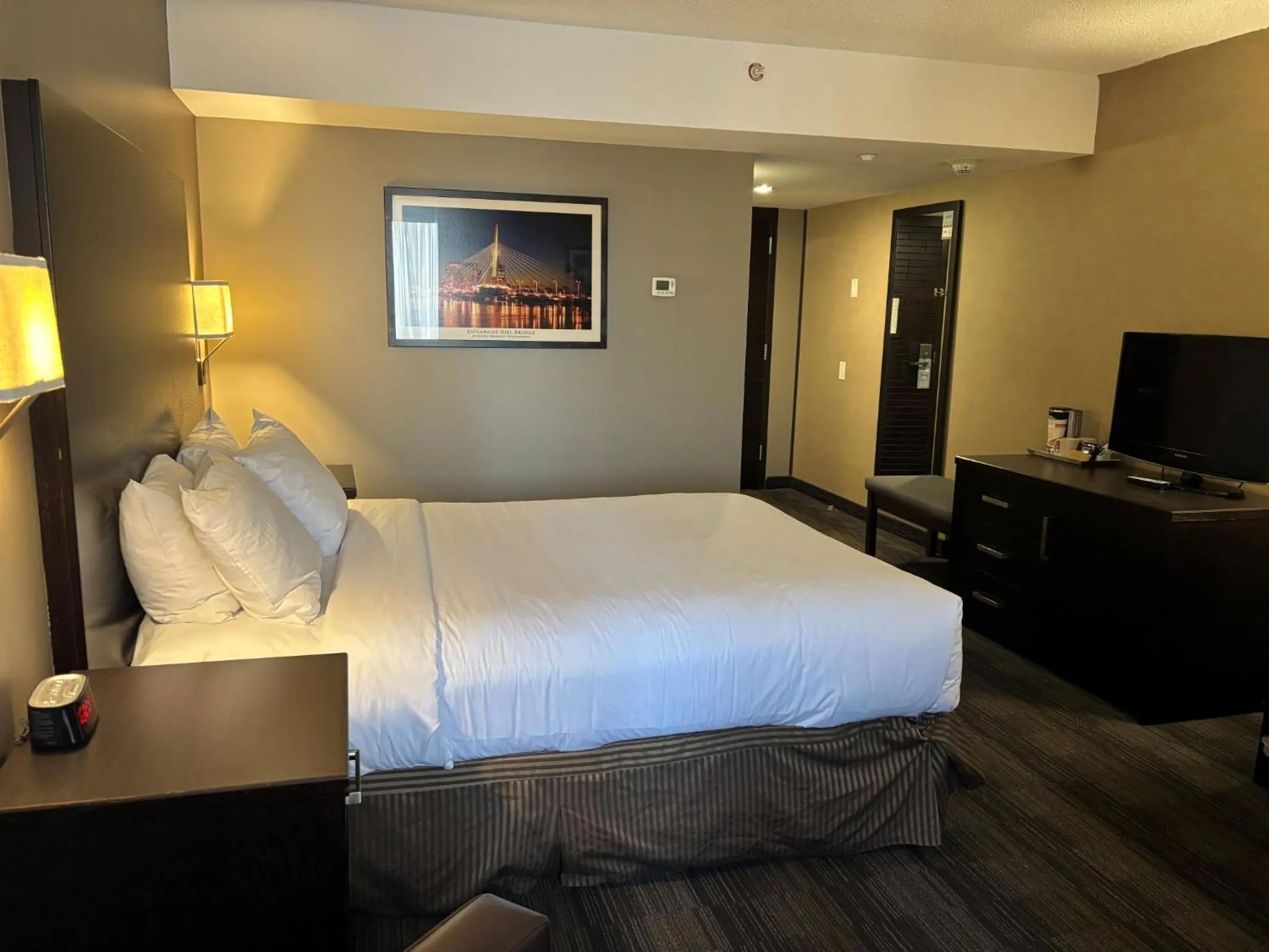 Bedroom, Bed in Radisson Hotel Winnipeg Downtown