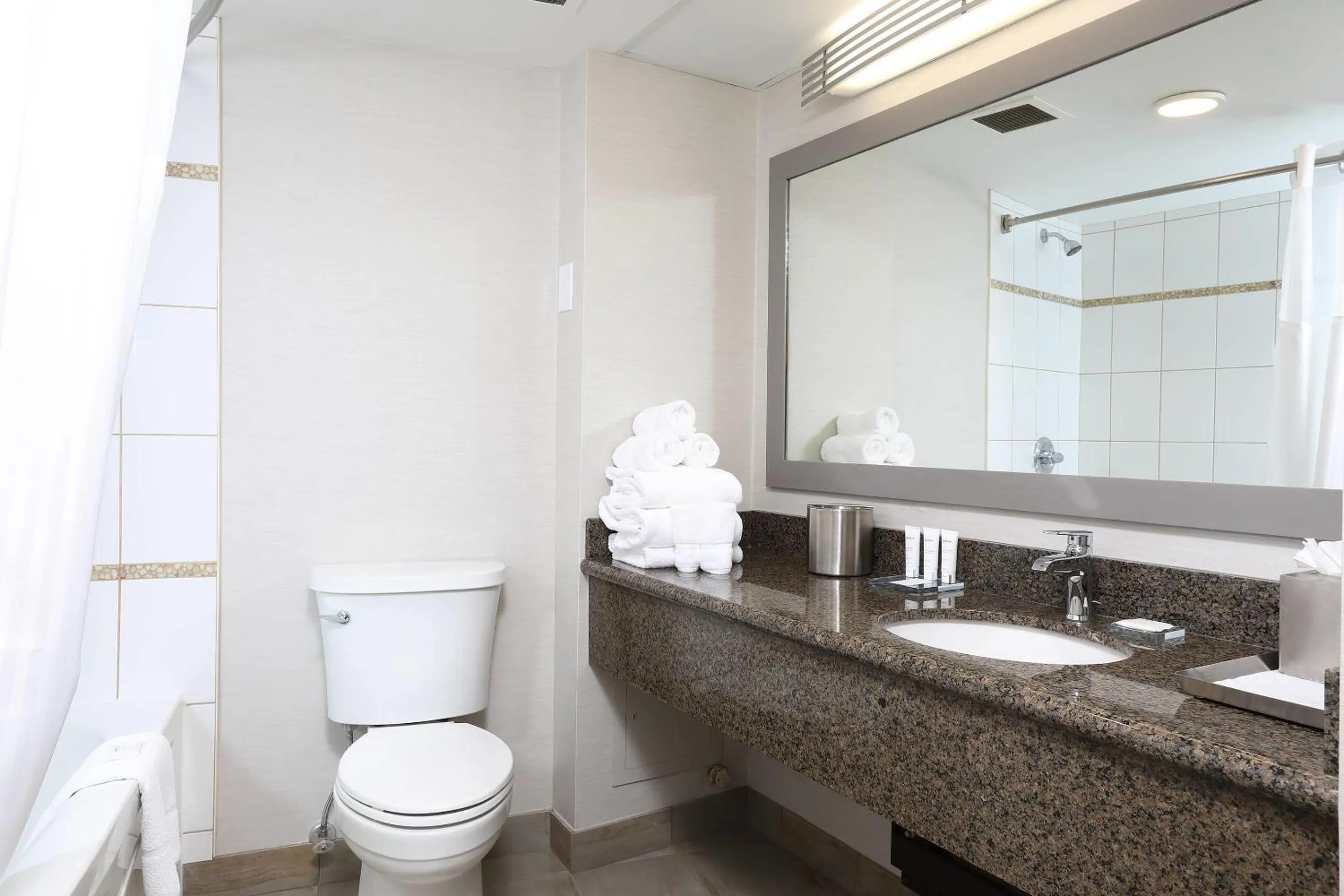 Bedroom in Radisson Hotel Winnipeg Downtown