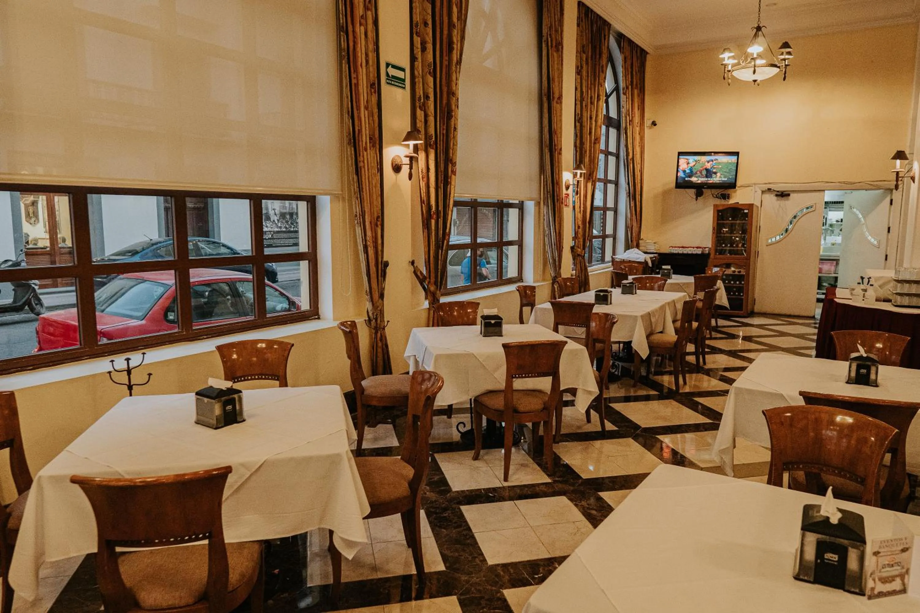 Restaurant/places to eat in Gran Hotel Diligencias