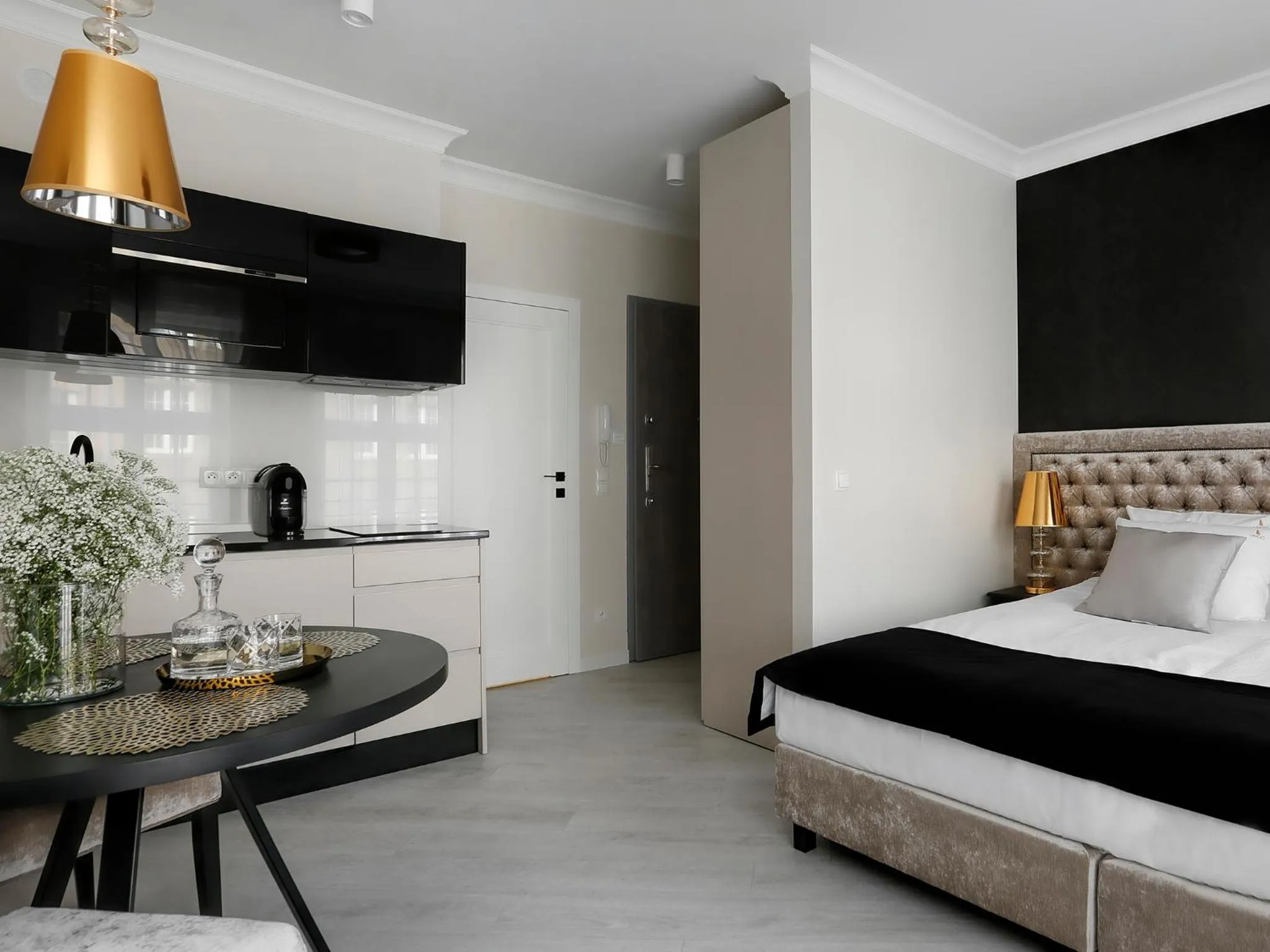 Kitchen or kitchenette, Bed in Lavoo Boutique Apartments