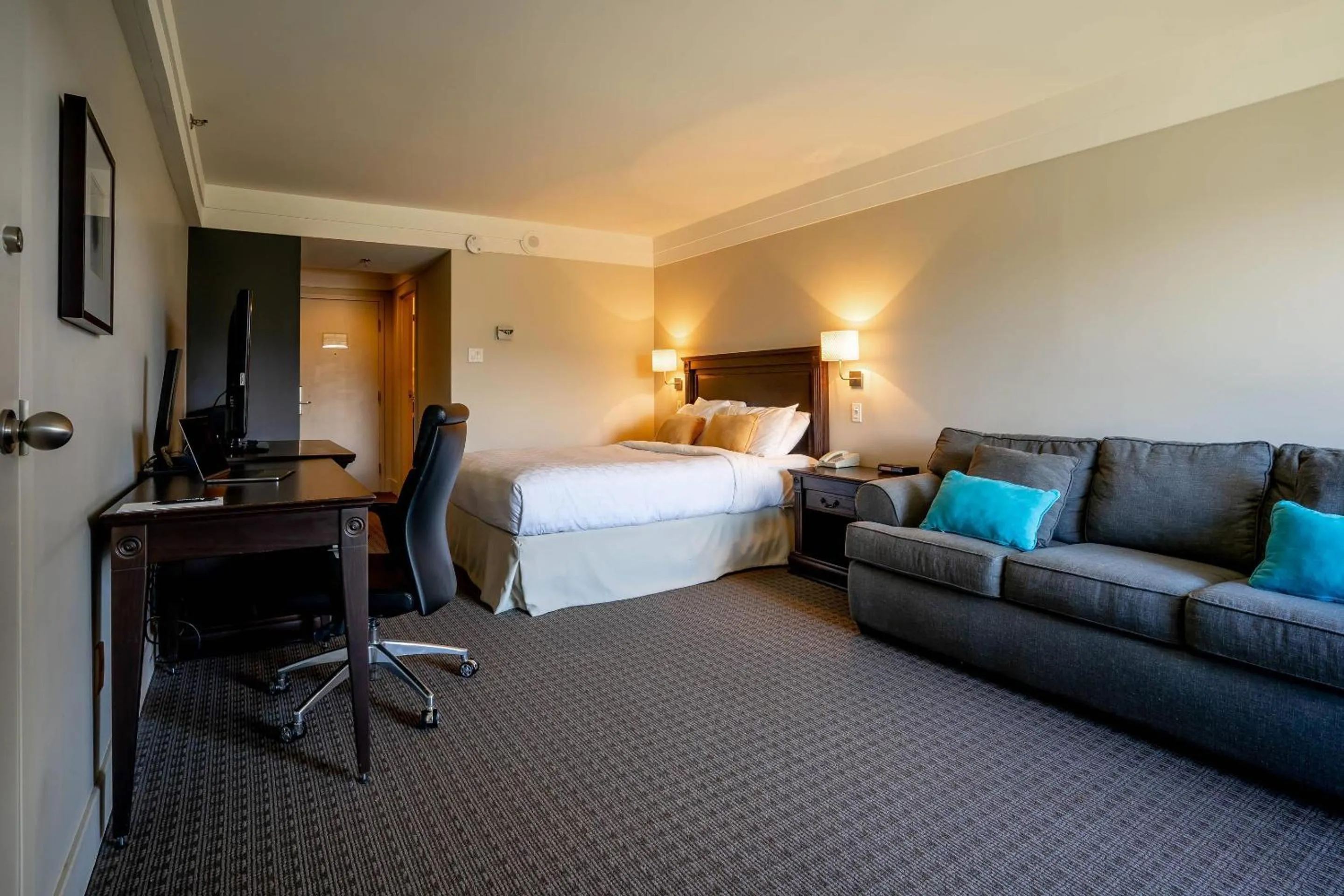 Bedroom, Bed in Manoir Des Sables, an Ascend Collection Hotel