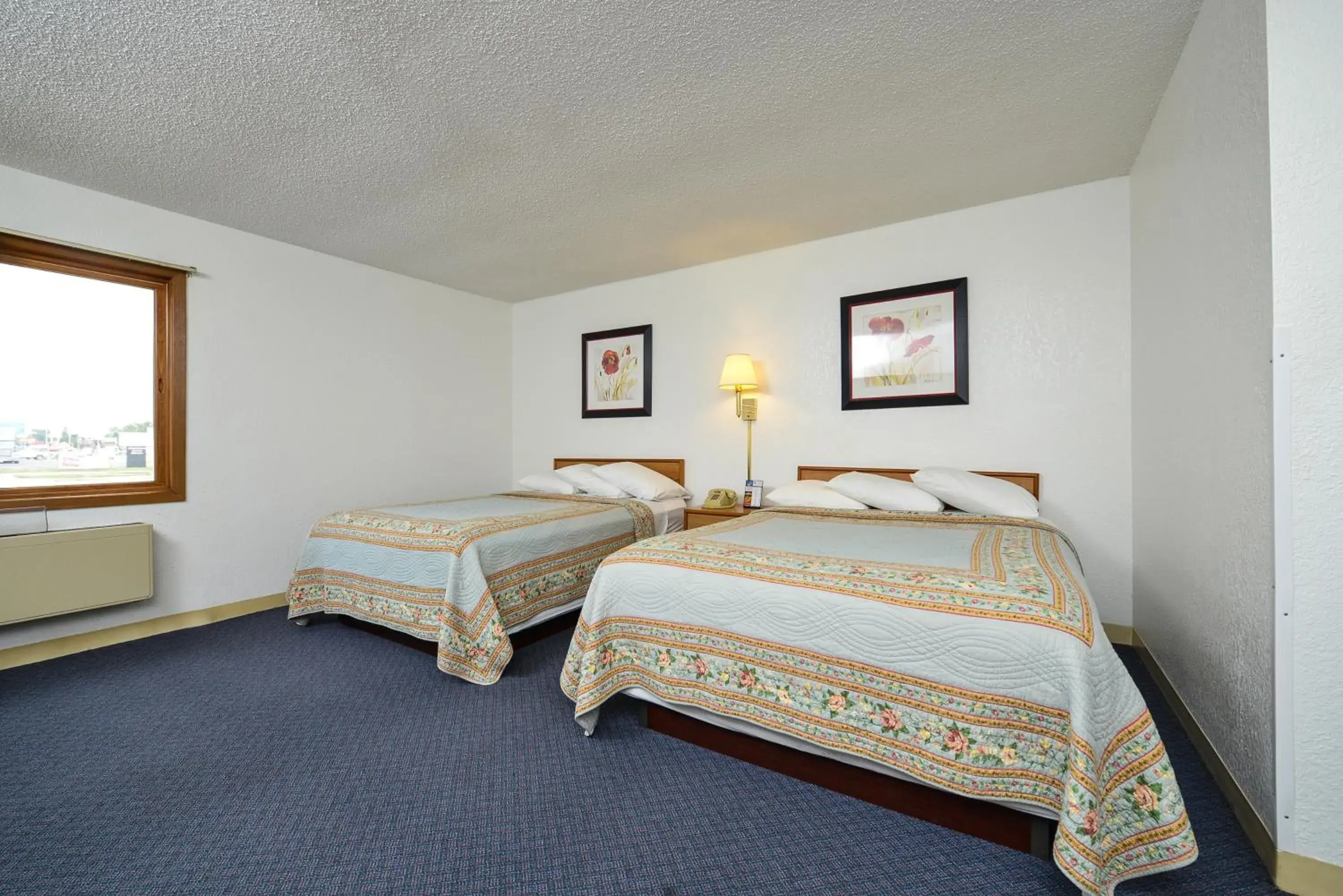 Bed in Americas Best Value Inn Wisconsin Rapids