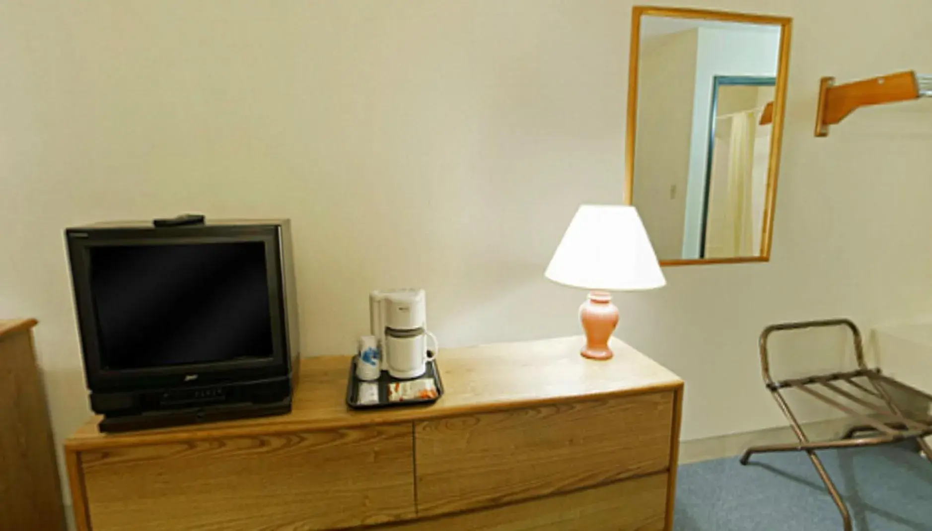 TV and multimedia, TV/Entertainment Center in Americas Best Value Inn Wisconsin Rapids