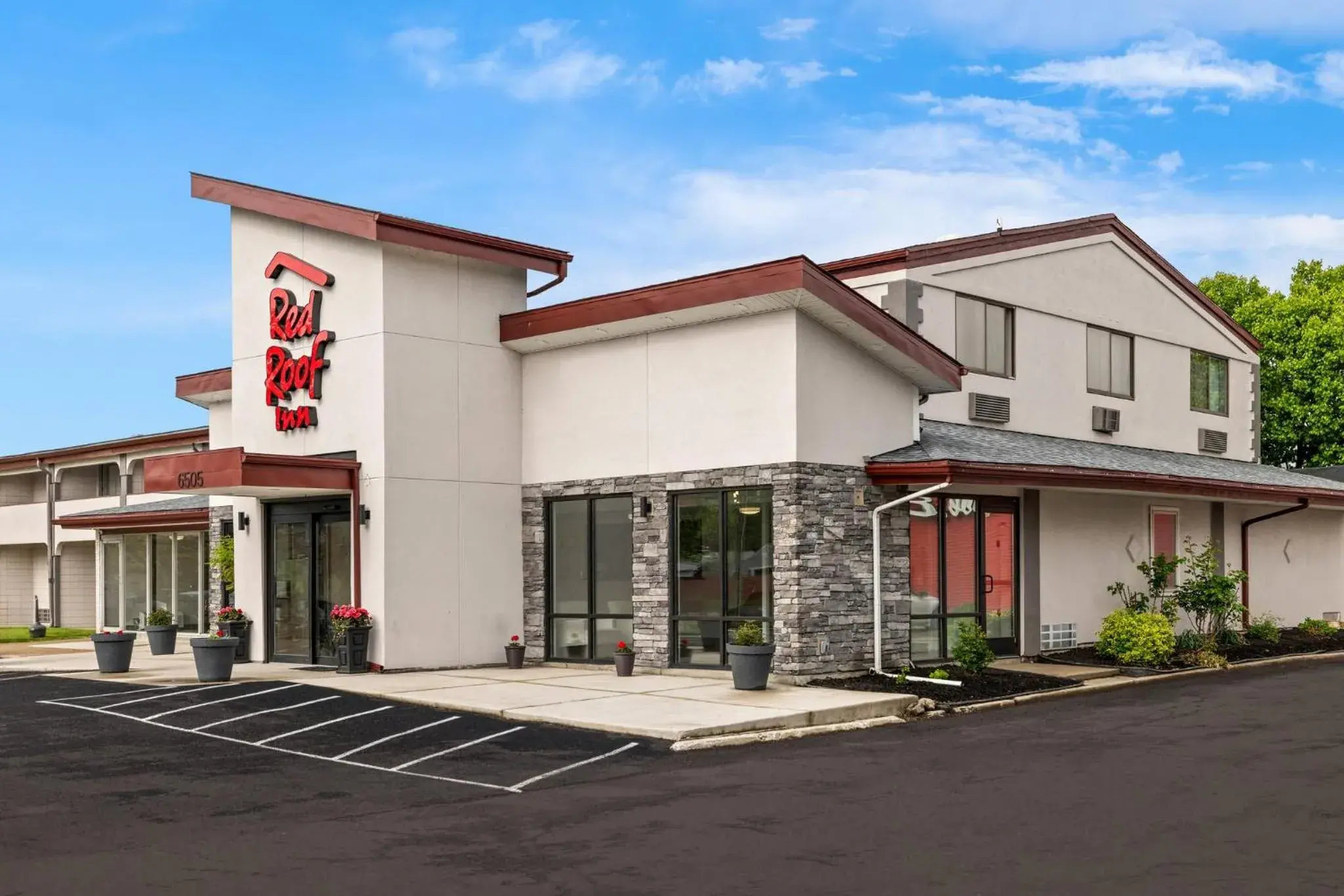 Property building in Red Roof Inn Niagara Falls Property building in Red Roof Inn Niagara Falls