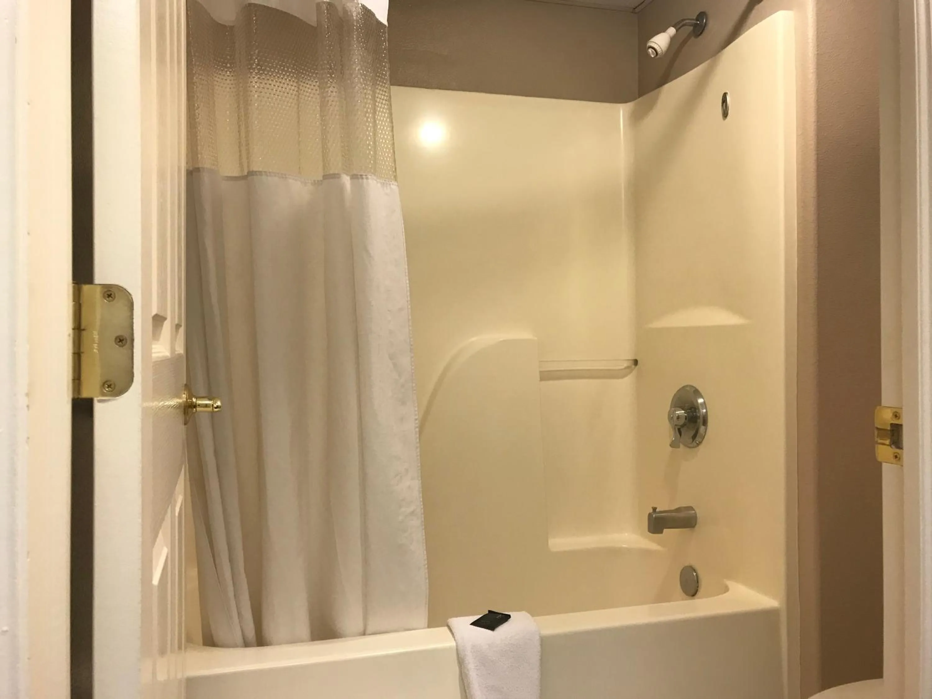 Shower in Americas Best Value Inn Cedar City