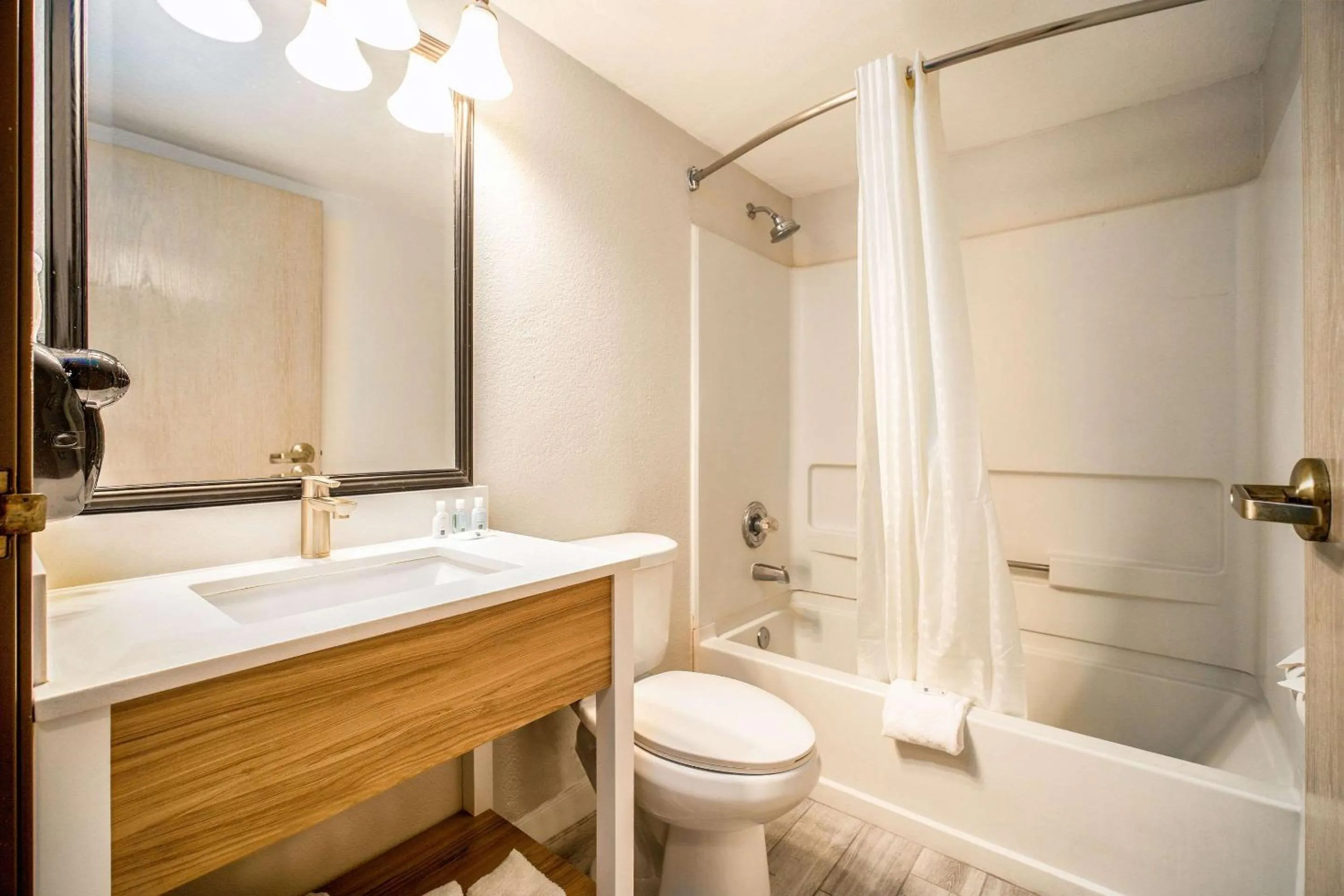 Bedroom in Quality Inn Chandler I-10