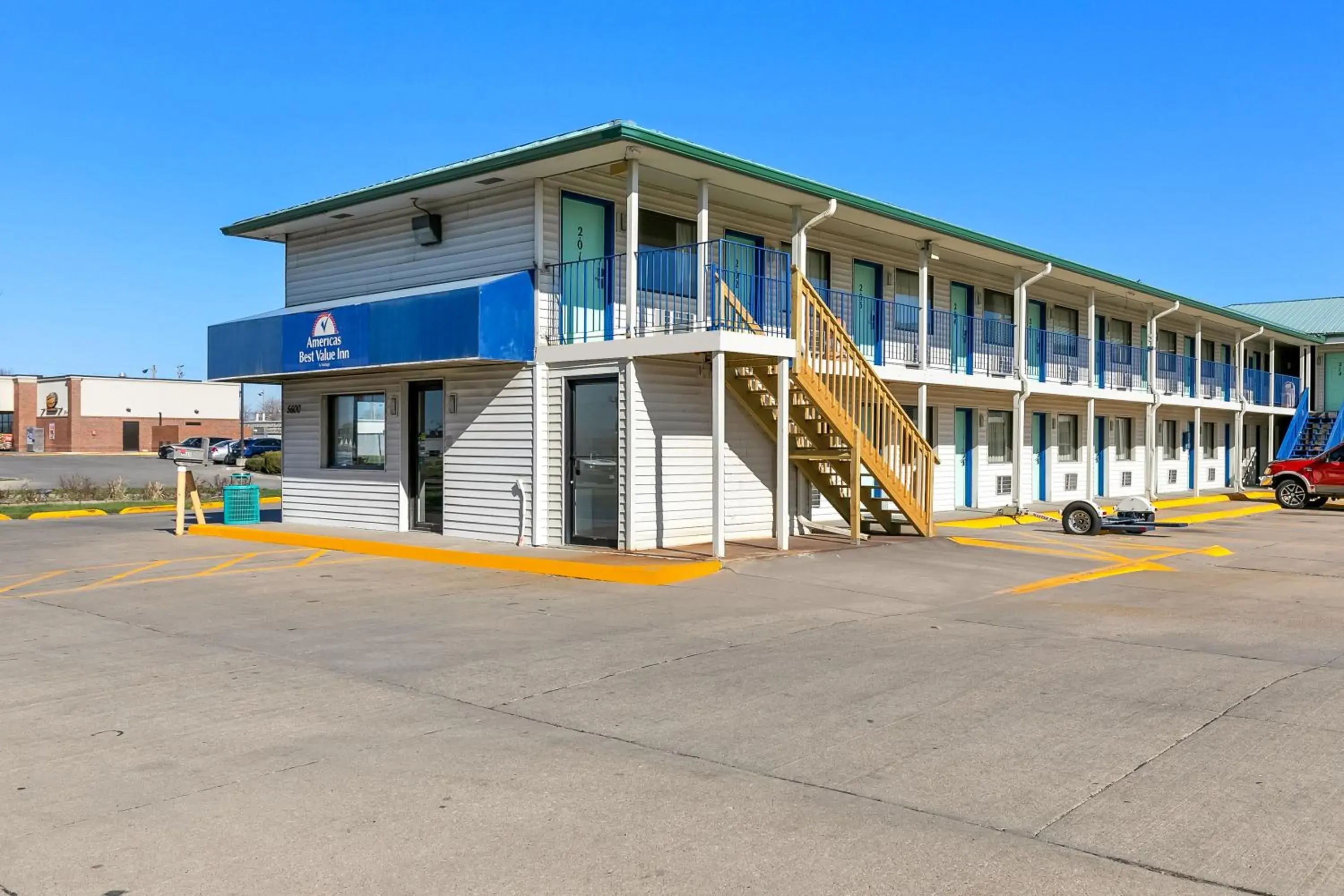 Property building in Americas Best Value Inn - Lincoln Property building in Americas Best Value Inn - Lincoln