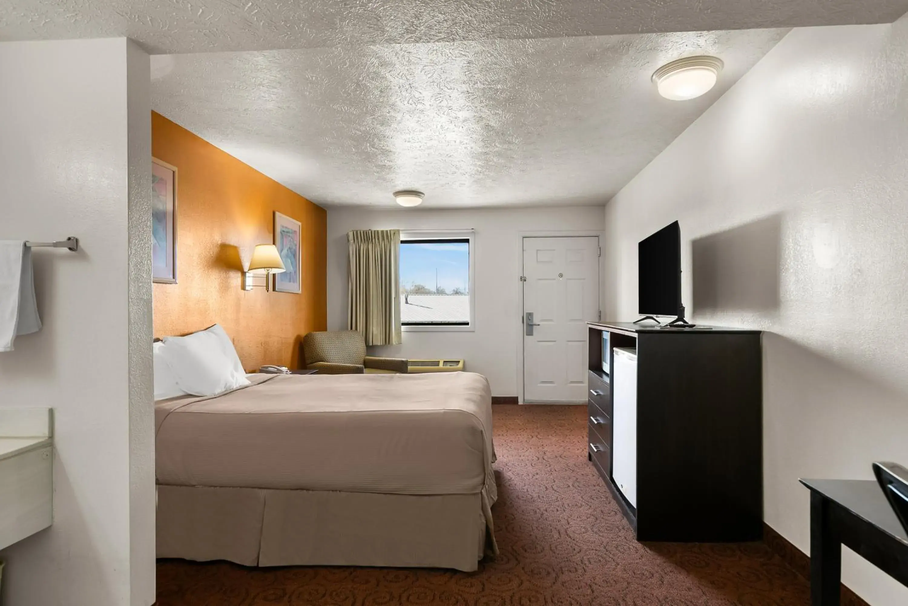 Bed in Americas Best Value Inn - Lincoln Bed in Americas Best Value Inn - Lincoln