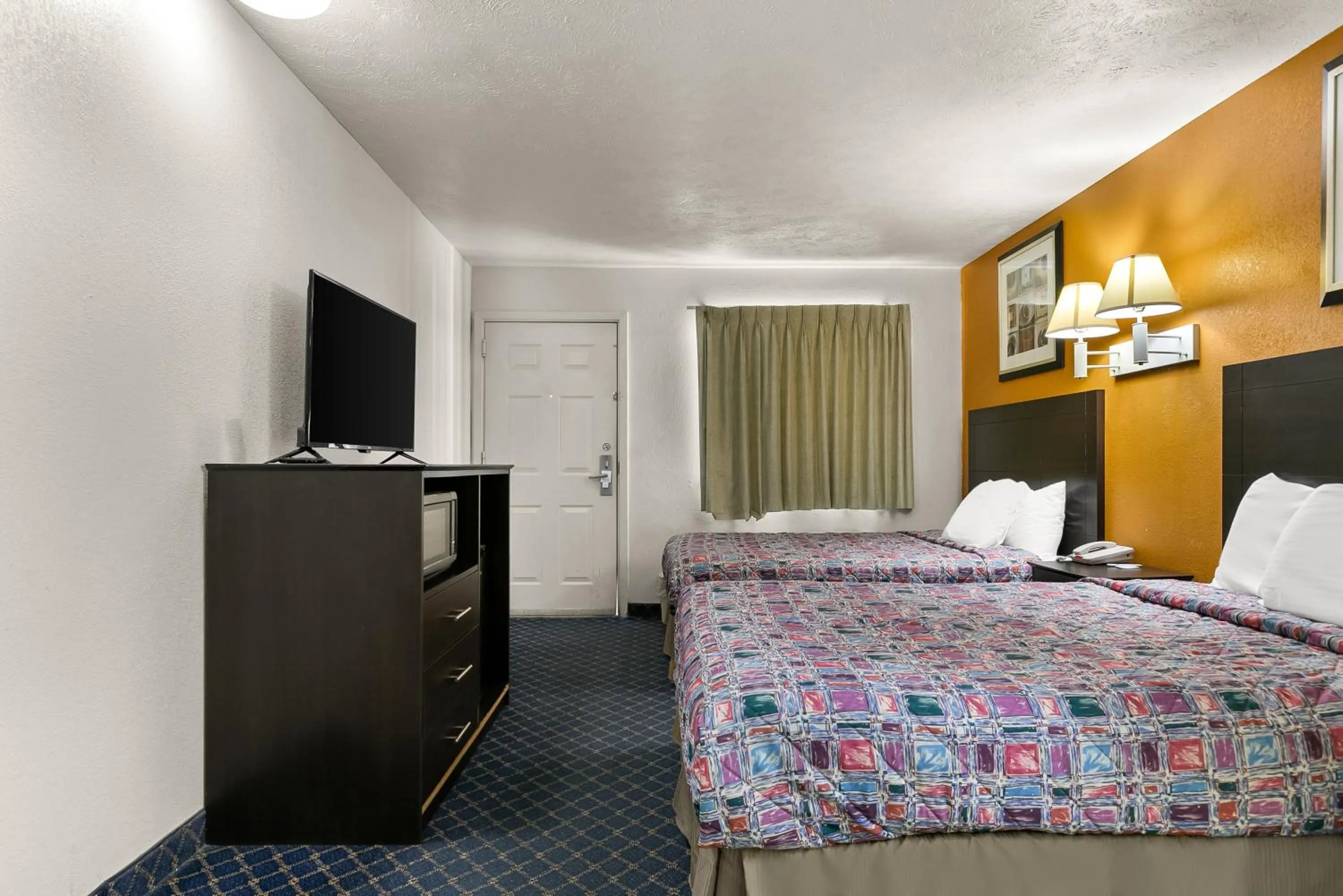 Bed in Americas Best Value Inn - Lincoln