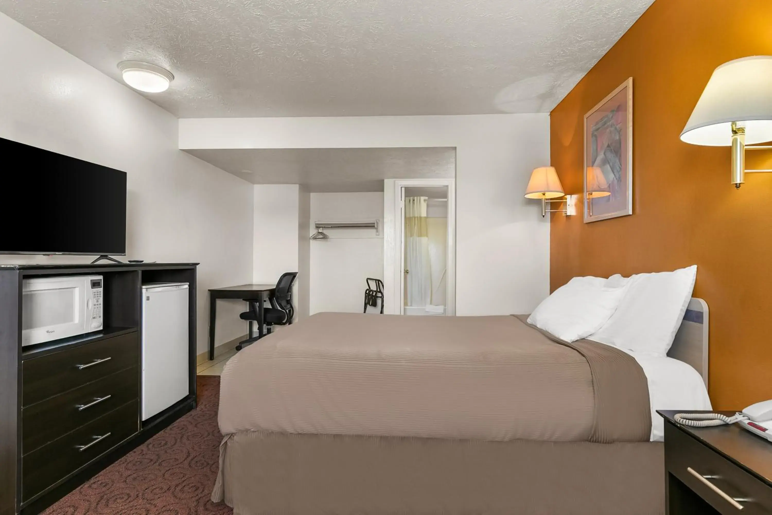 Bed in Americas Best Value Inn - Lincoln Bed in Americas Best Value Inn - Lincoln