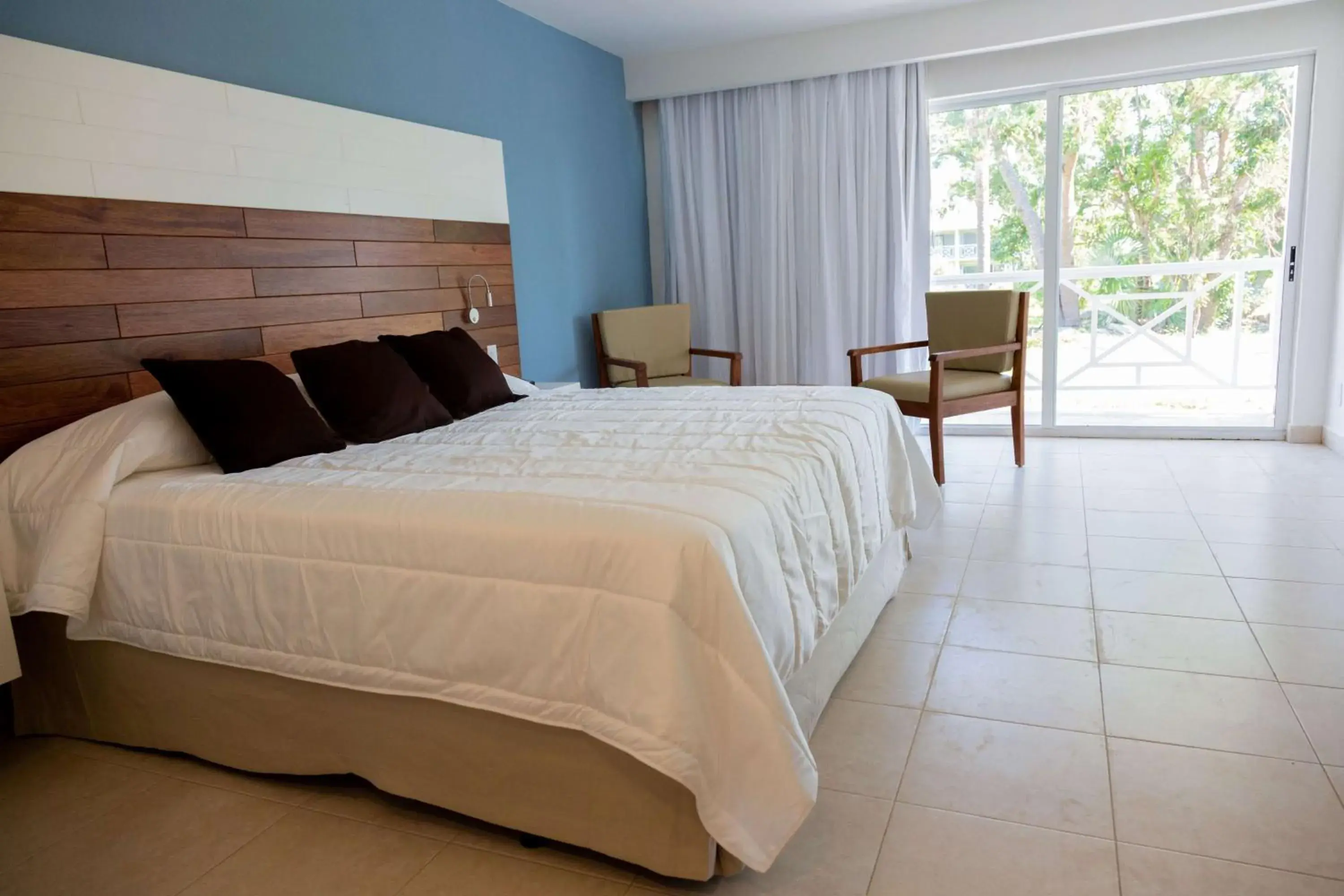 Superior Room with One King, Non-Smoking in Viva Fortuna Beach by Wyndham, A Trademark All Inclusive Superior Room with One King, Non-Smoking in Viva Fortuna Beach by Wyndham, A Trademark All Inclusive
