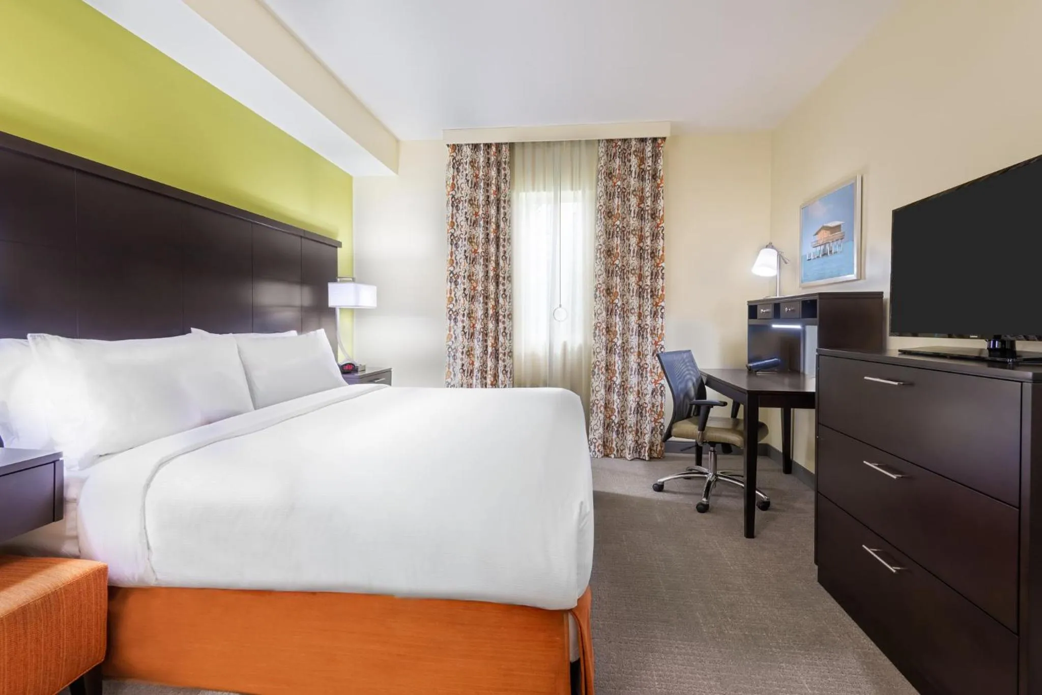 Photo of the whole room, Bed in Staybridge Suites - Miami International Airport by IHG