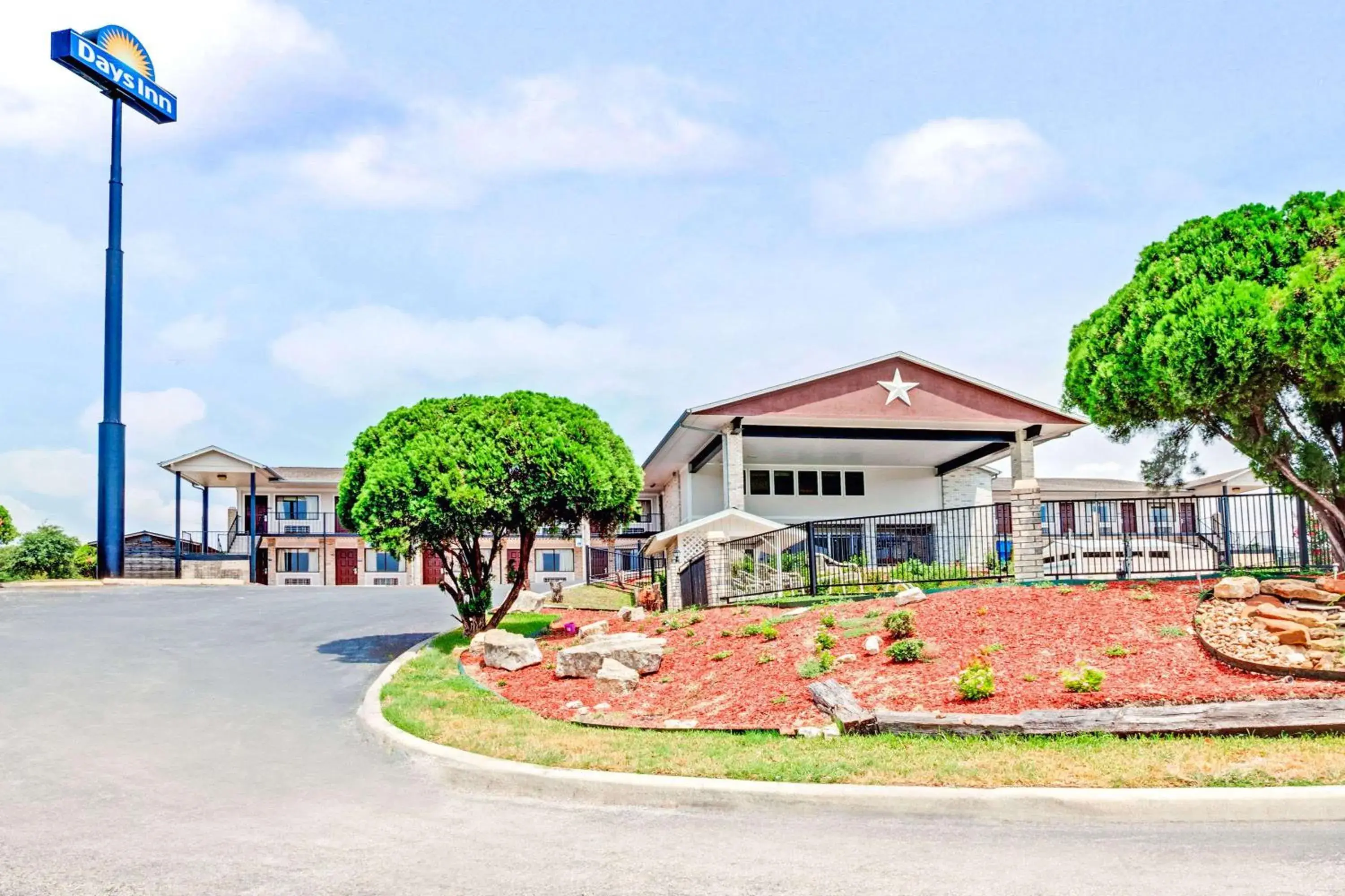 Property building in Days Inn by Wyndham Boerne Property building in Days Inn by Wyndham Boerne