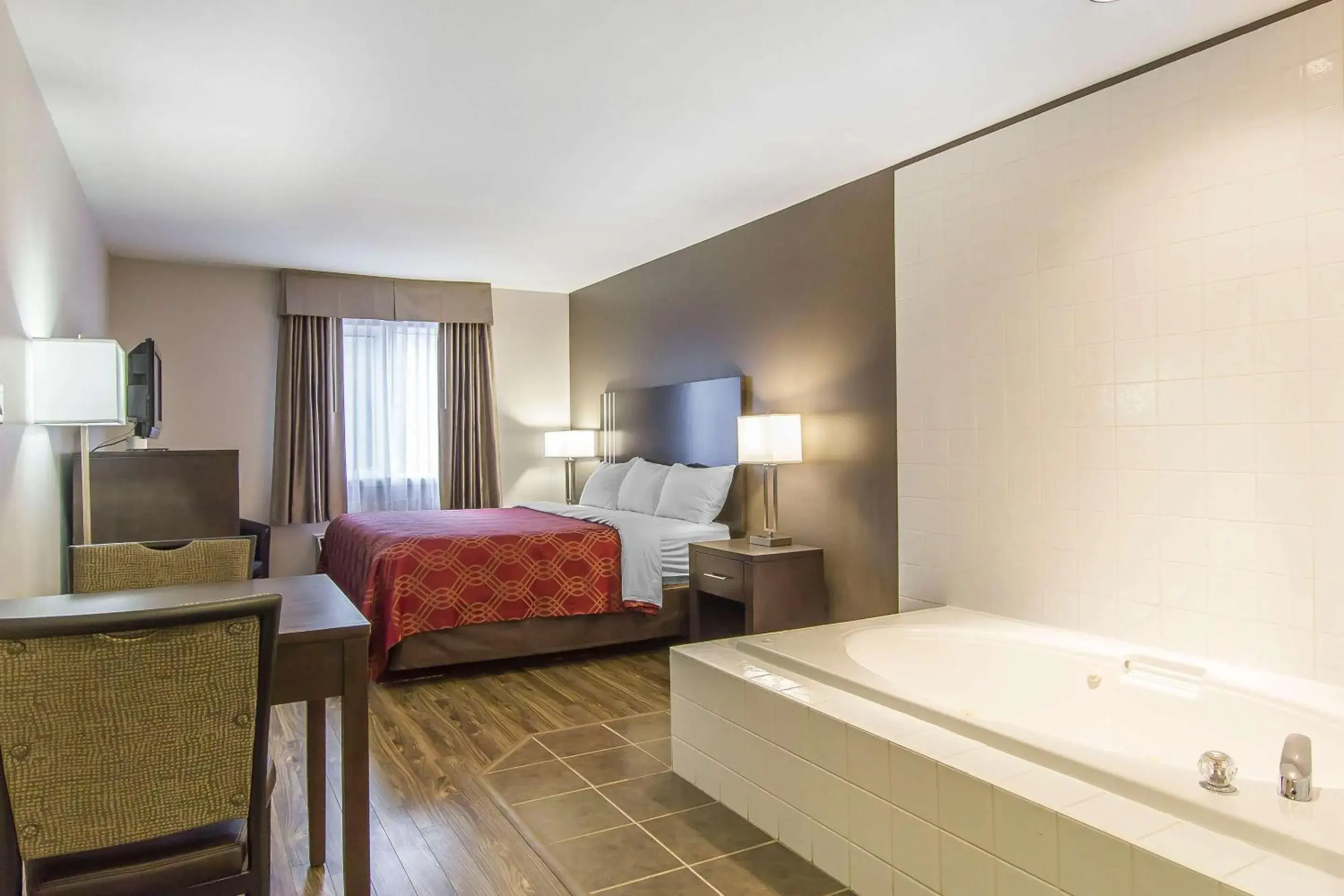 Bedroom, Bed in Econo Lodge Inn & Suites Bedroom, Bed in Econo Lodge Inn & Suites