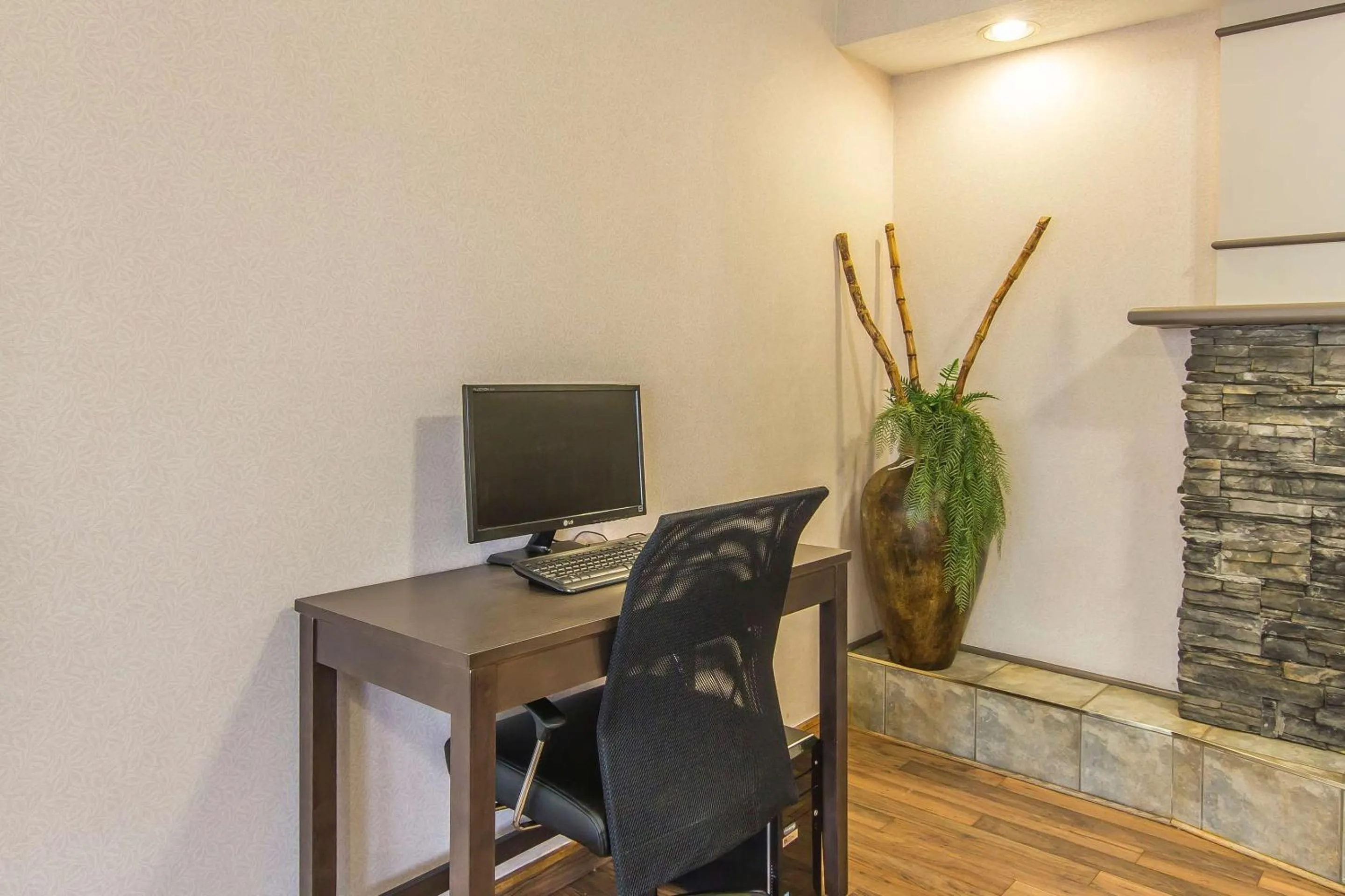 Business facilities in Econo Lodge Inn & Suites