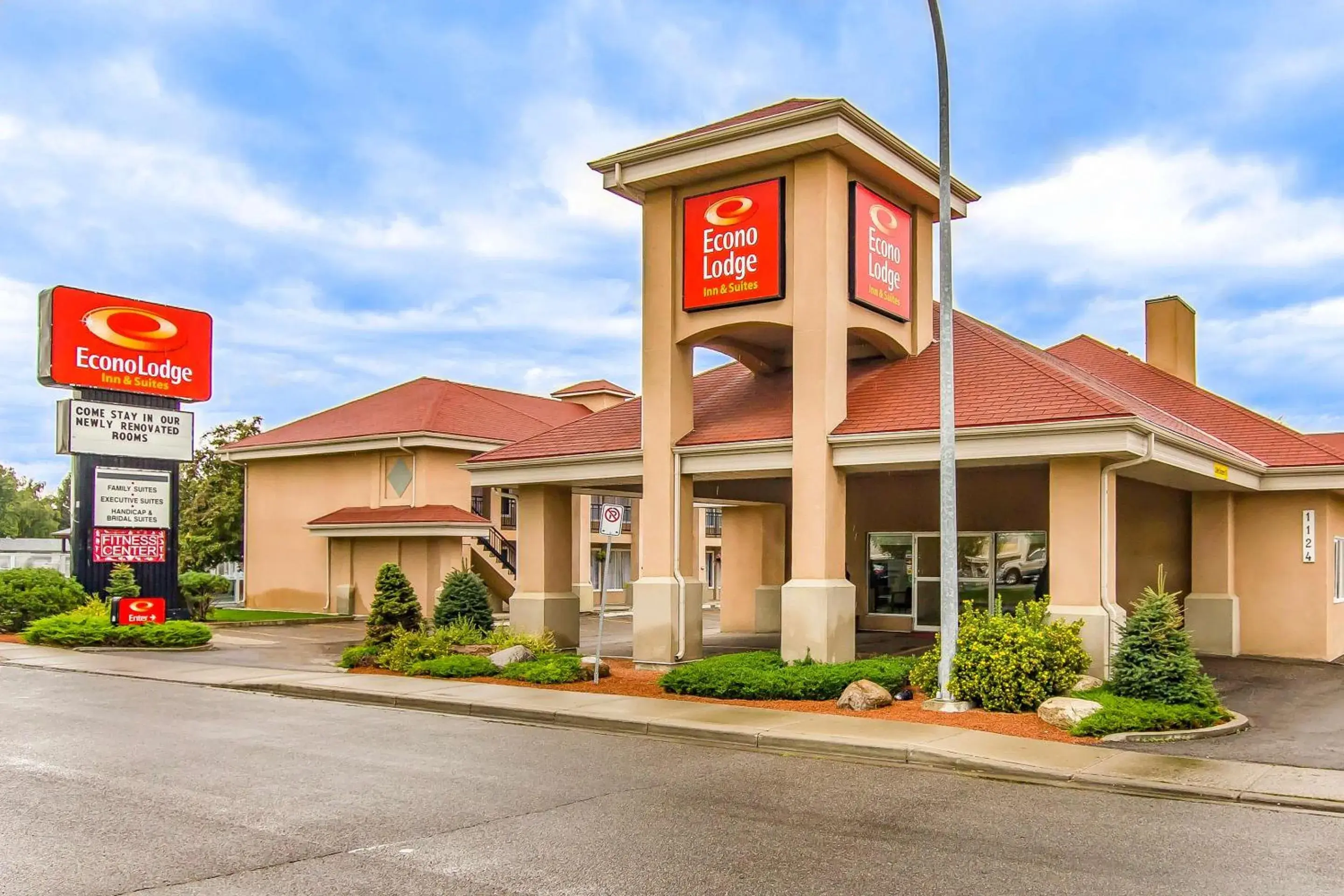 Property building in Econo Lodge Inn & Suites Property building in Econo Lodge Inn & Suites
