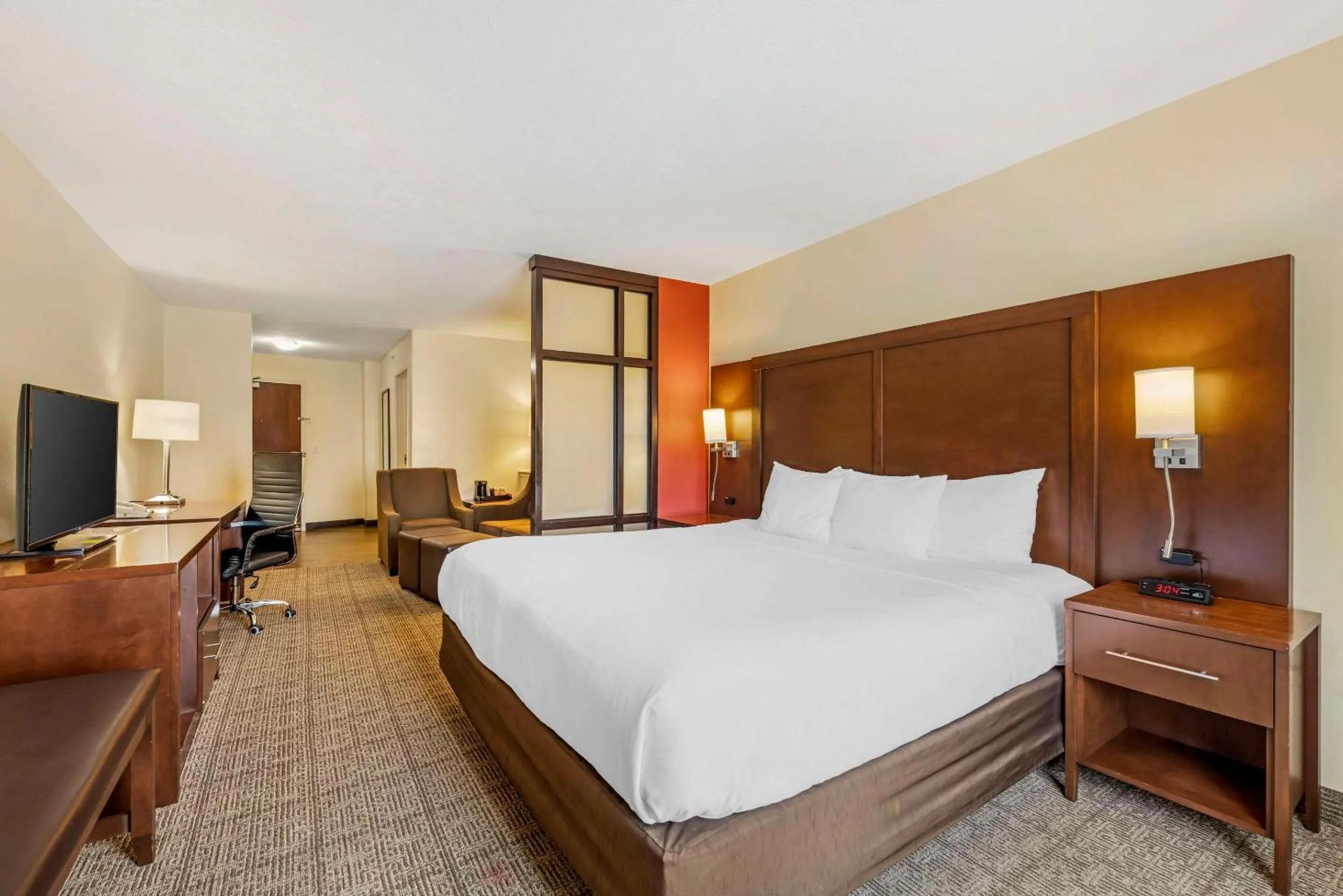 Bedroom, Bed in Comfort Suites East Lincoln - Mall Area