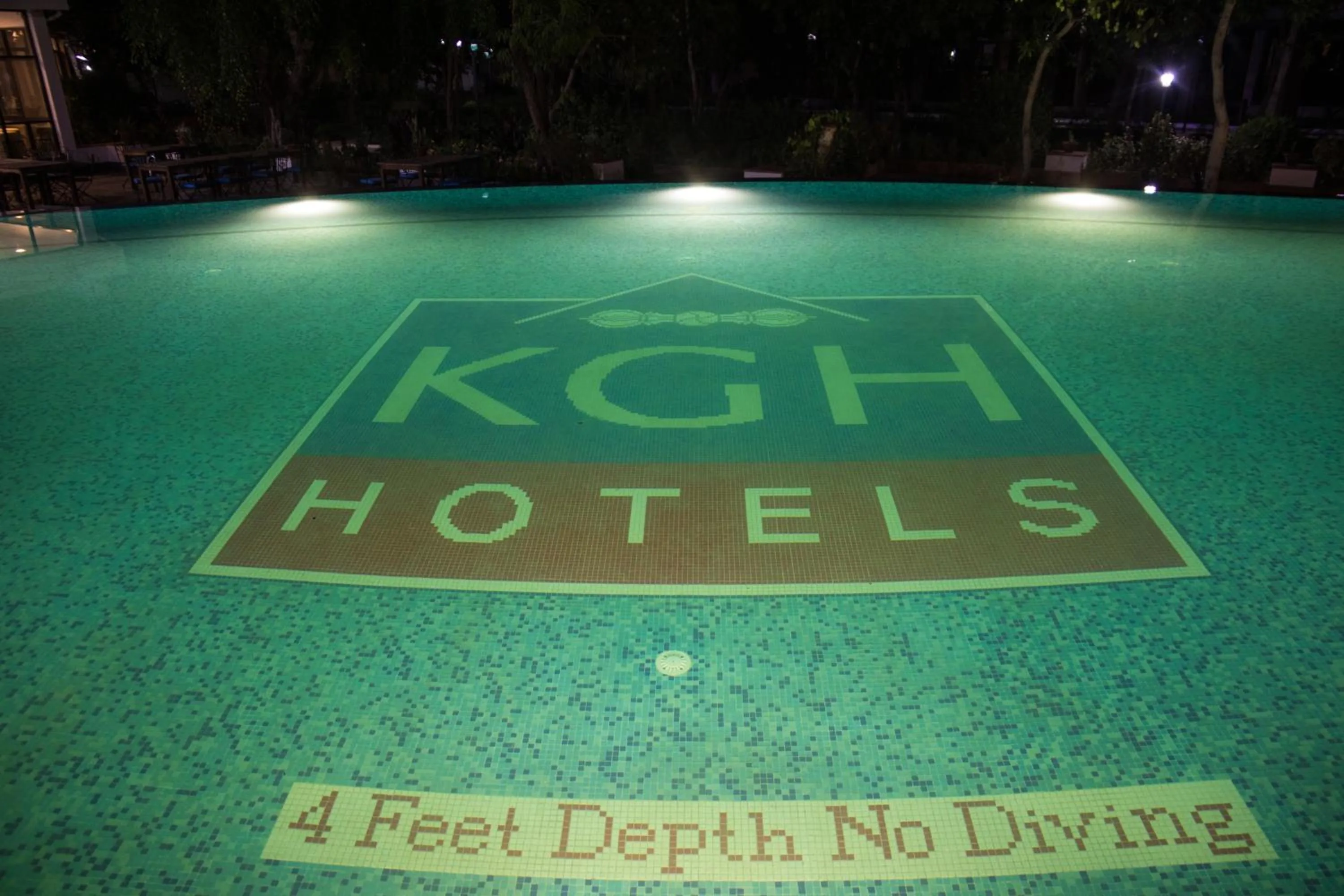 Swimming pool in Buddha Maya Garden by KGH Group