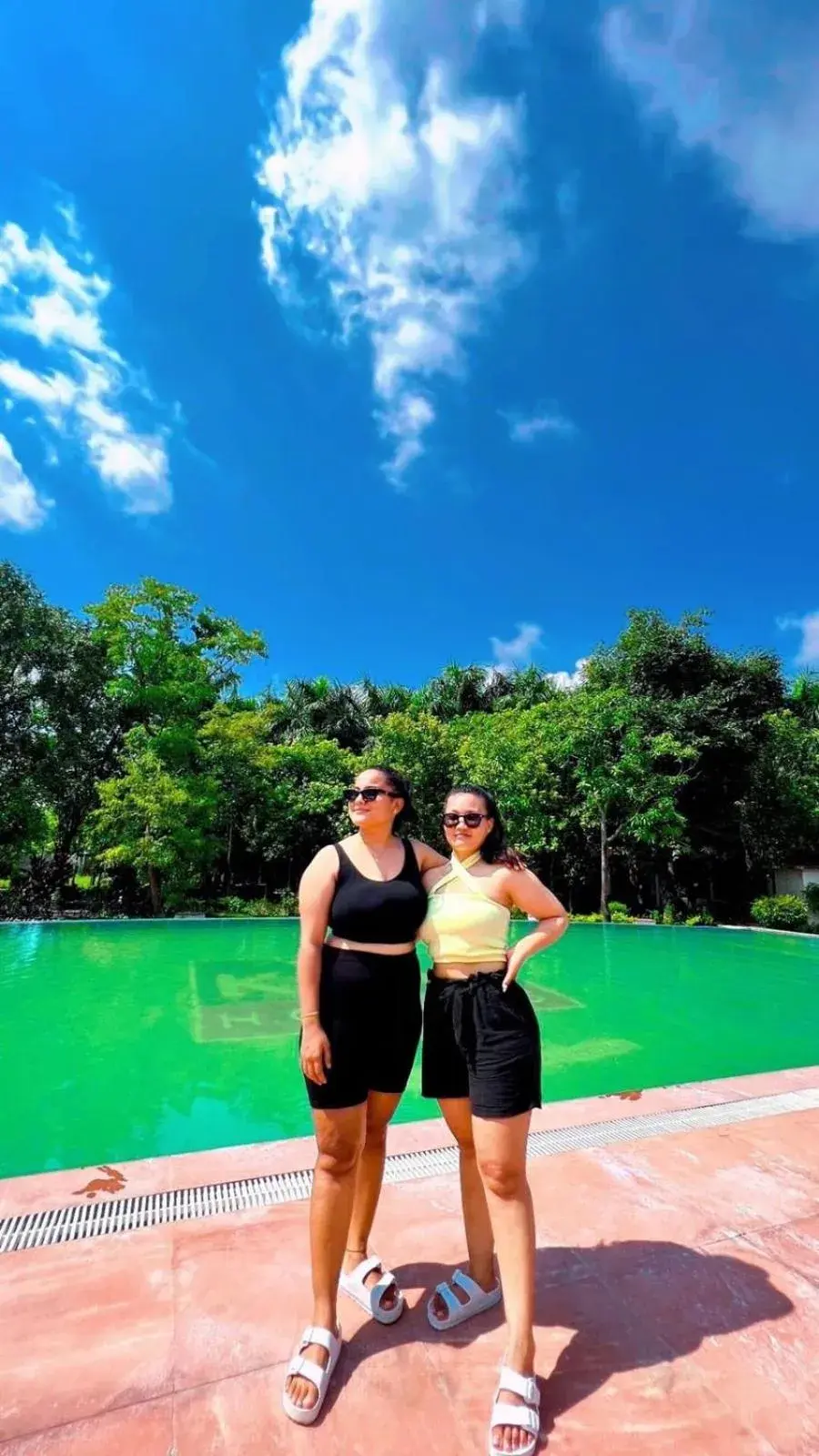 Swimming pool in Buddha Maya Garden by KGH Group Swimming pool in Buddha Maya Garden by KGH Group