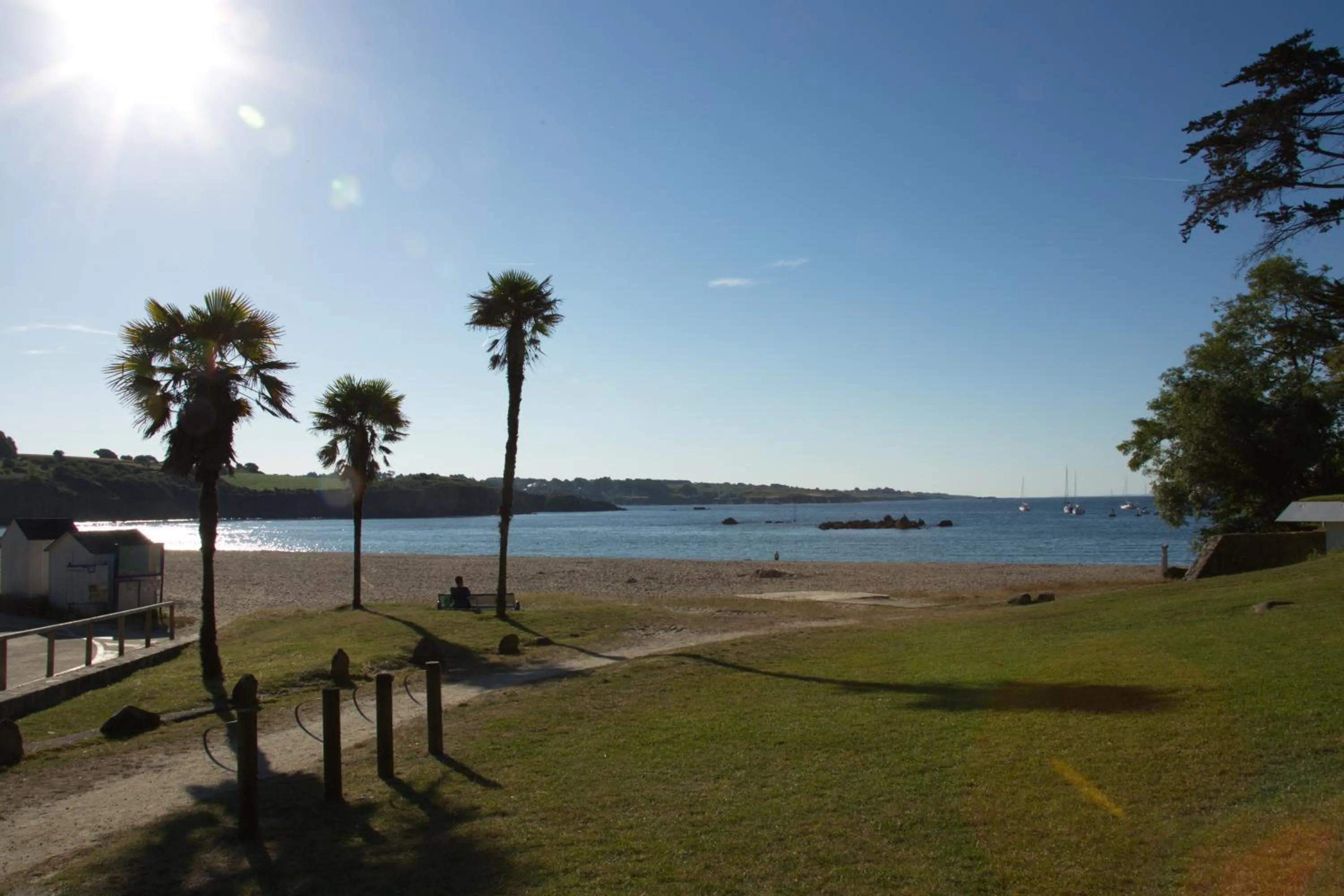 Beach in Hôtel Du Port Et De L'aven