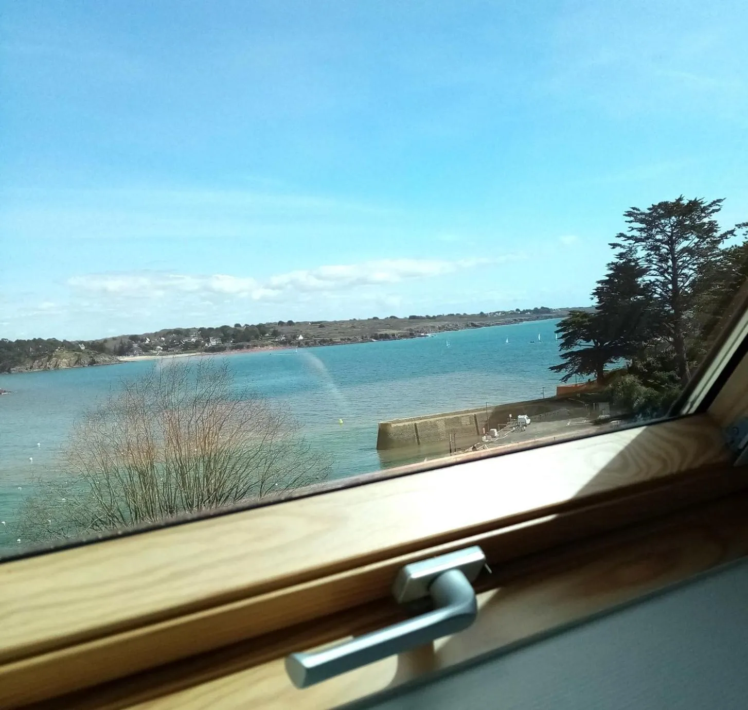 Bedroom in Hôtel Du Port Et De L'aven