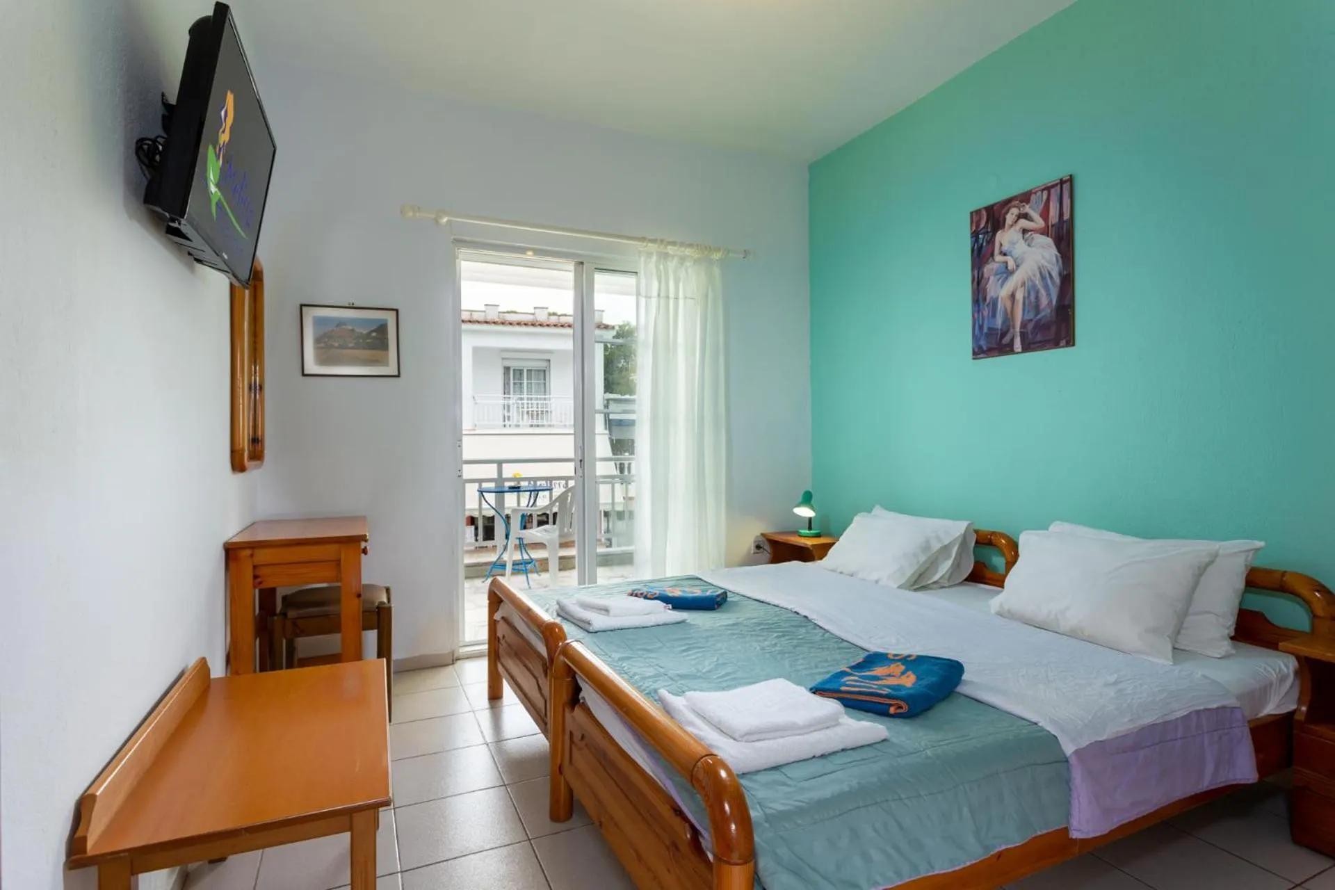 Photo of the whole room, Bed in Melissa Gold Coast