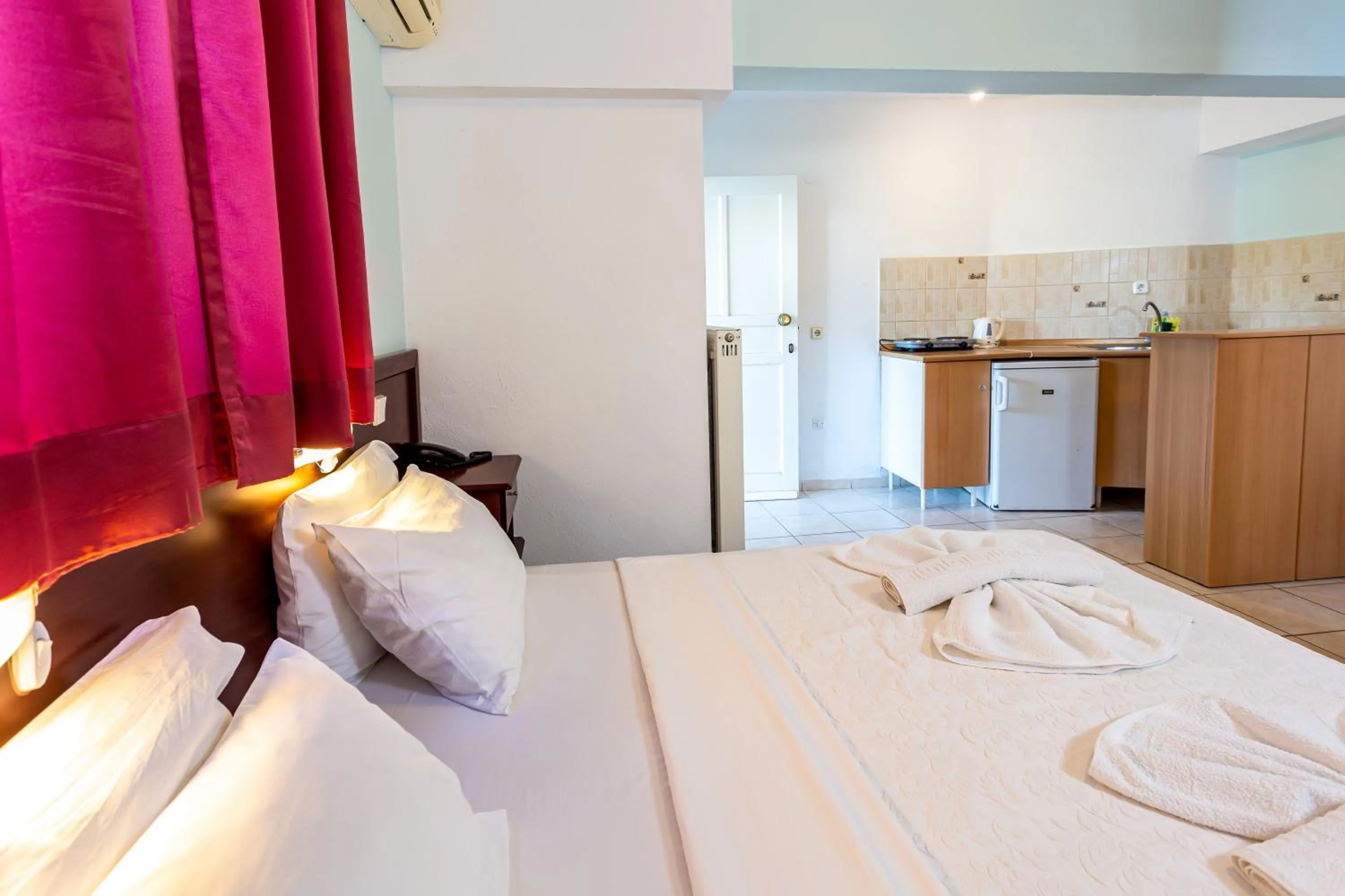 Photo of the whole room, Bed in Melissa Gold Coast