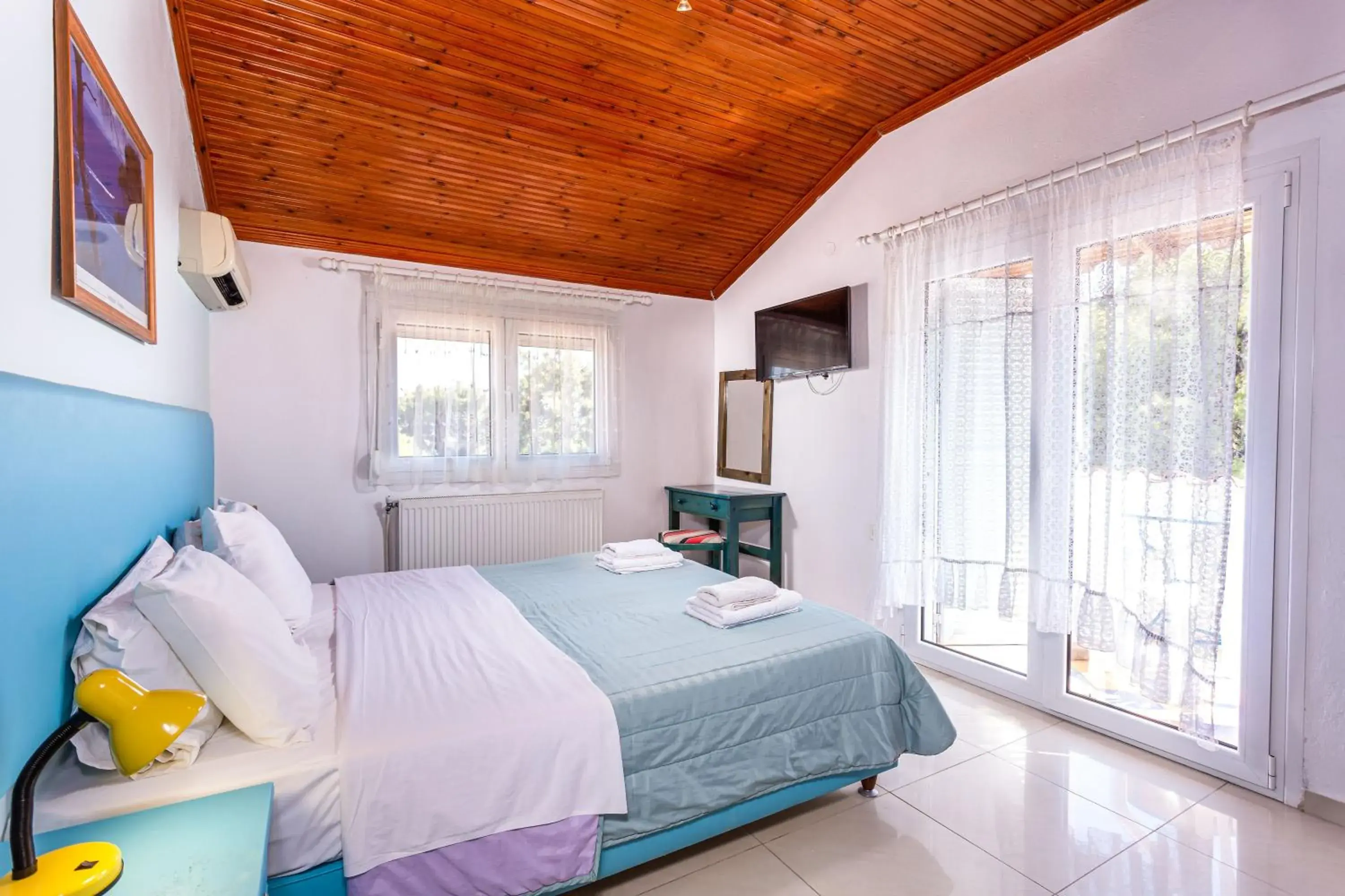 Photo of the whole room, Bed in Melissa Gold Coast Photo of the whole room, Bed in Melissa Gold Coast