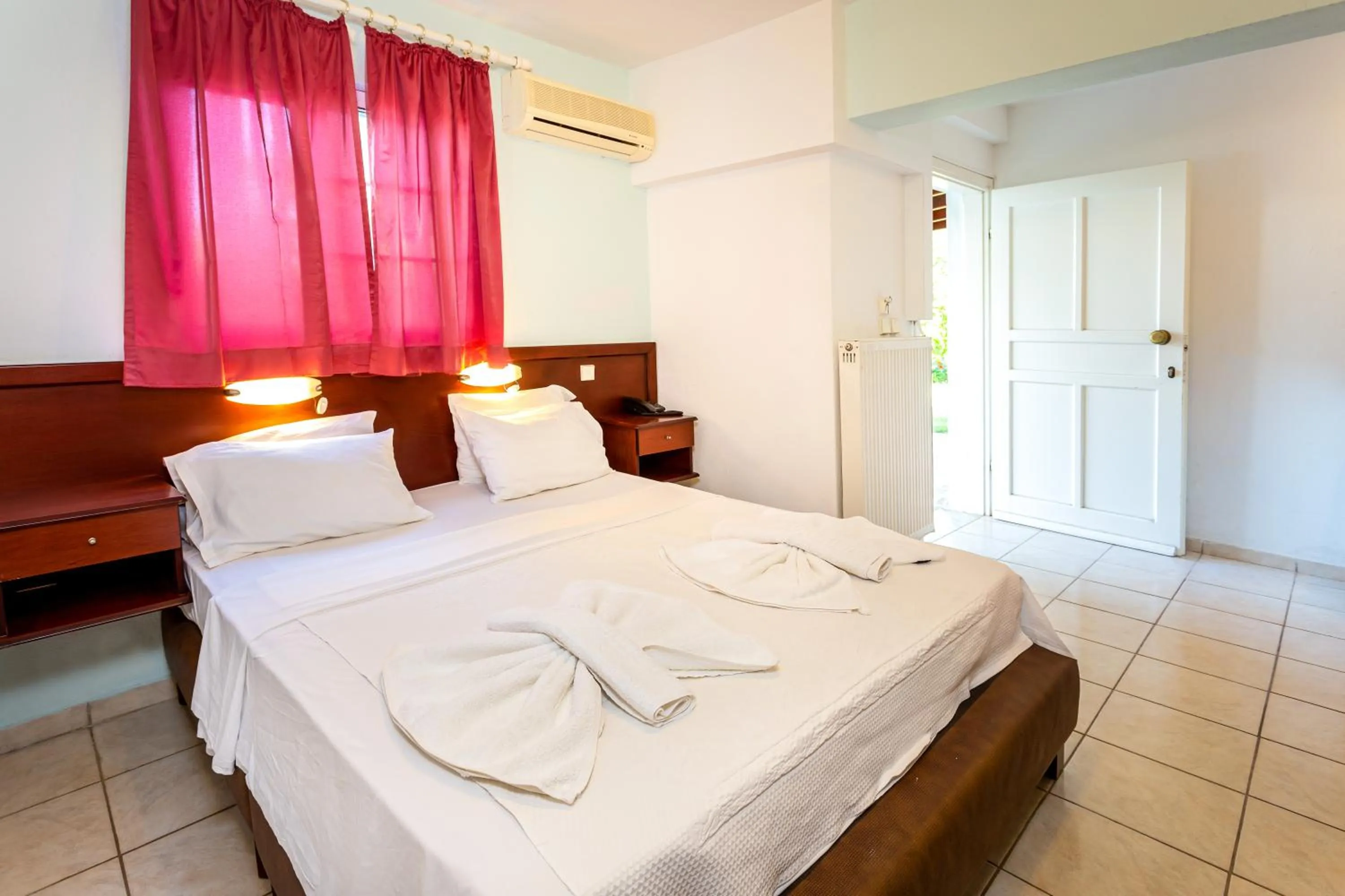 Photo of the whole room, Bed in Melissa Gold Coast